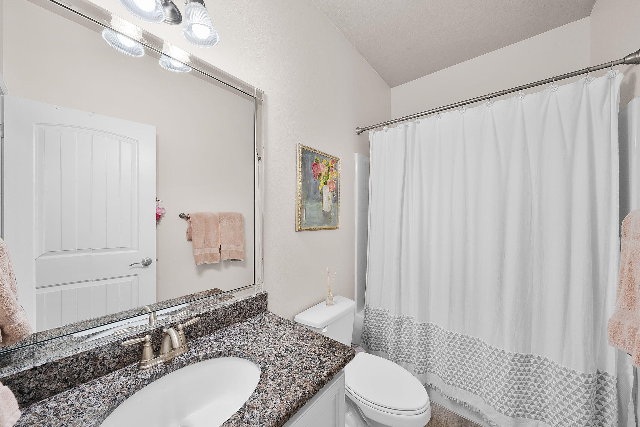 WHISPERING LAKE - Residential