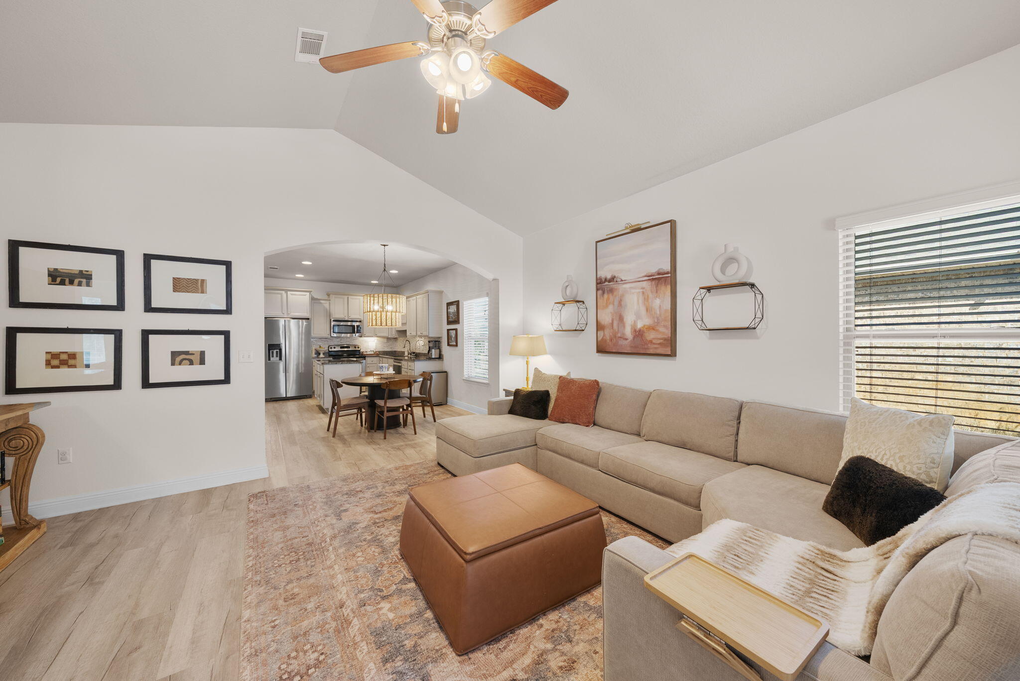 WHISPERING LAKE - Residential