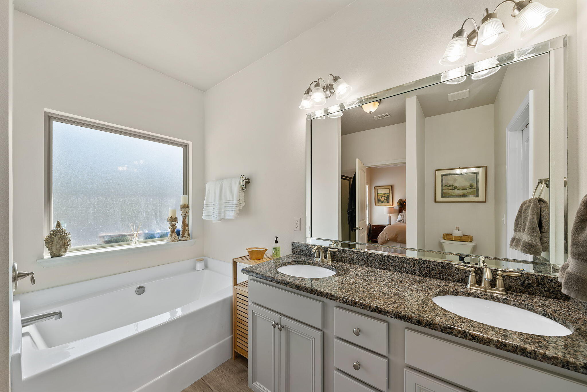 WHISPERING LAKE - Residential