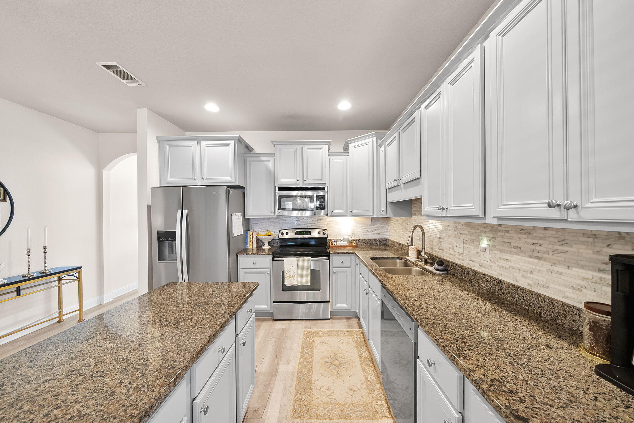 WHISPERING LAKE - Residential