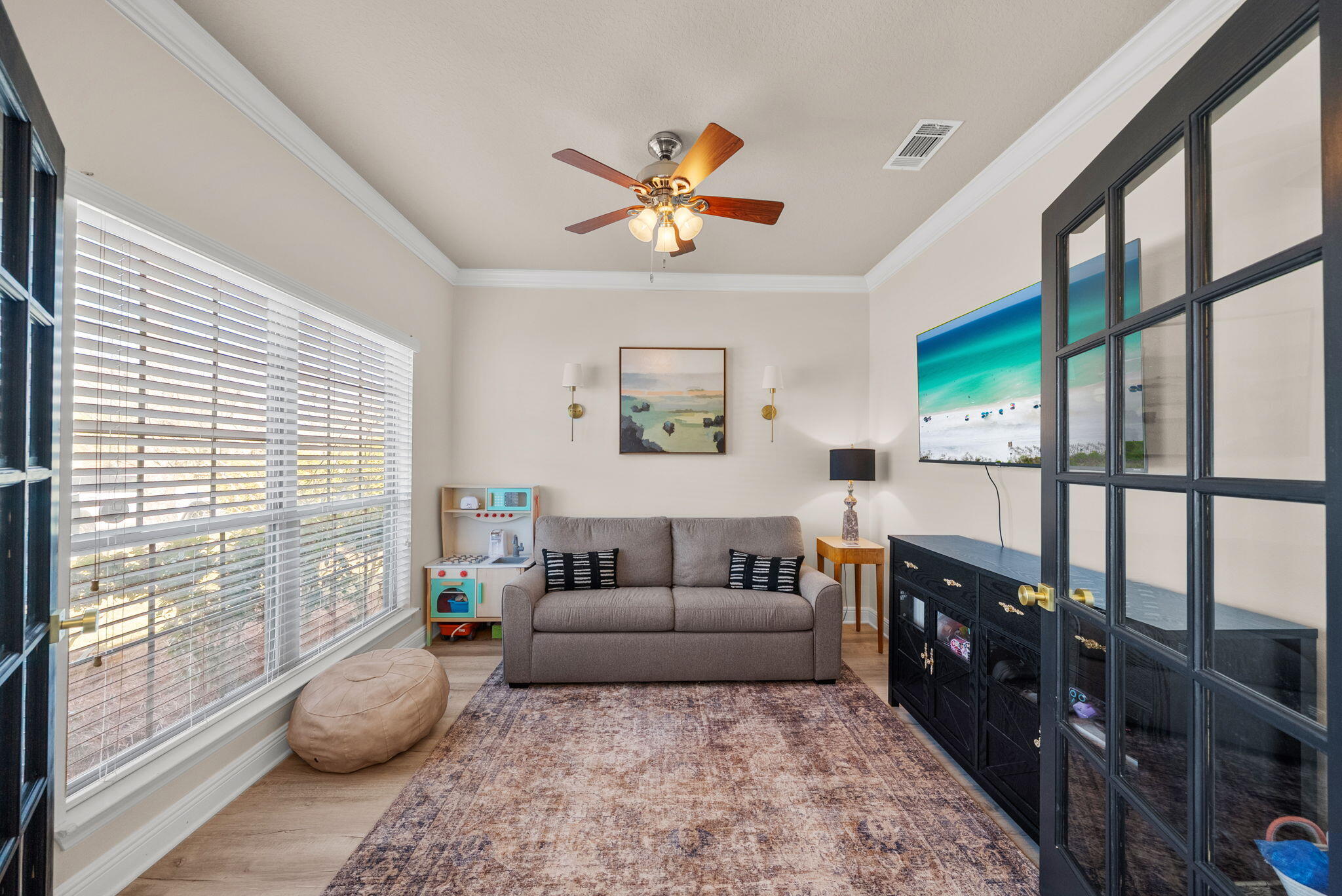 WHISPERING LAKE - Residential