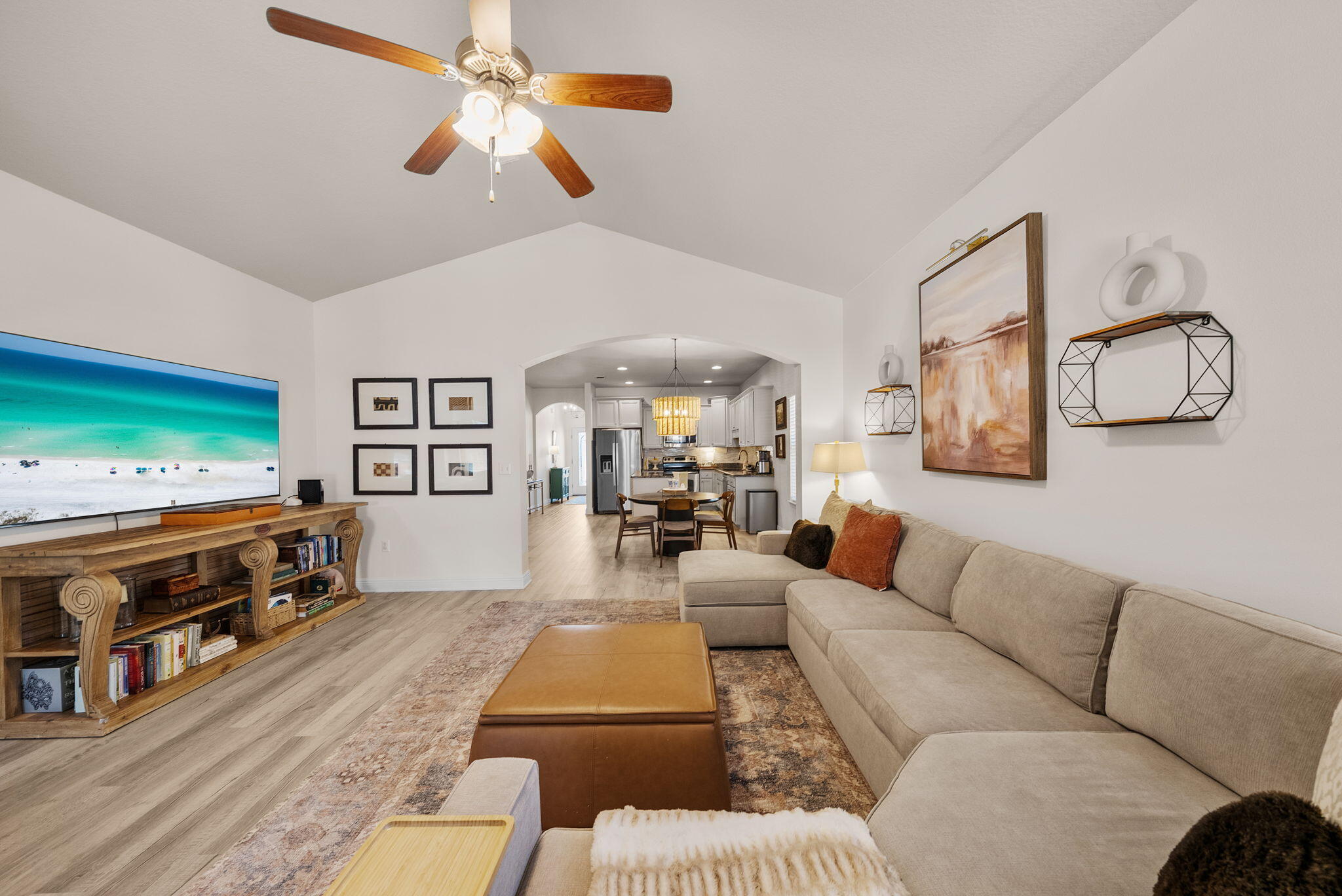 WHISPERING LAKE - Residential