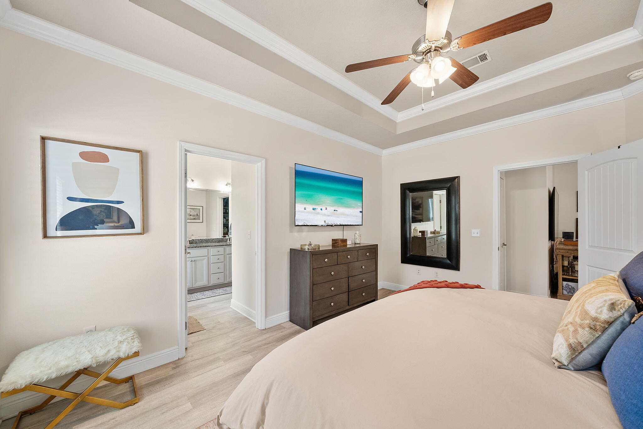 WHISPERING LAKE - Residential