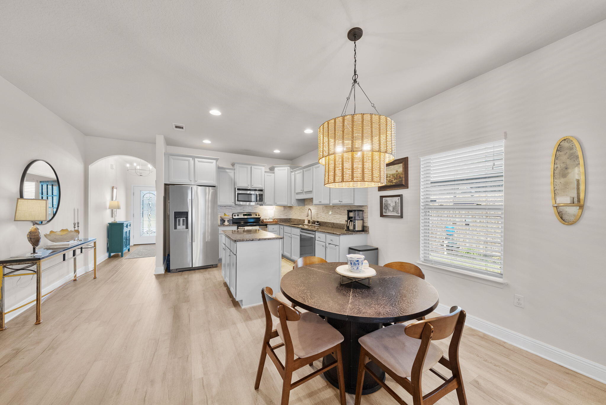 WHISPERING LAKE - Residential