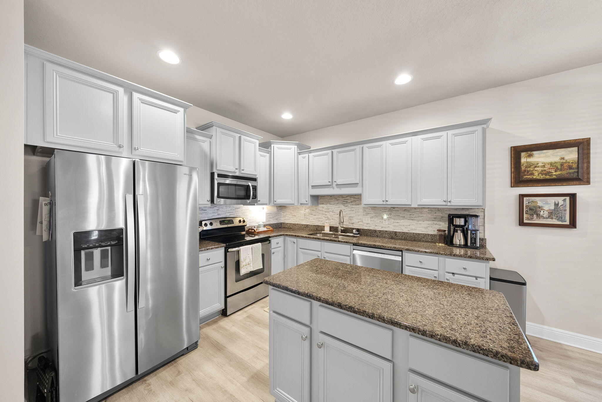 WHISPERING LAKE - Residential