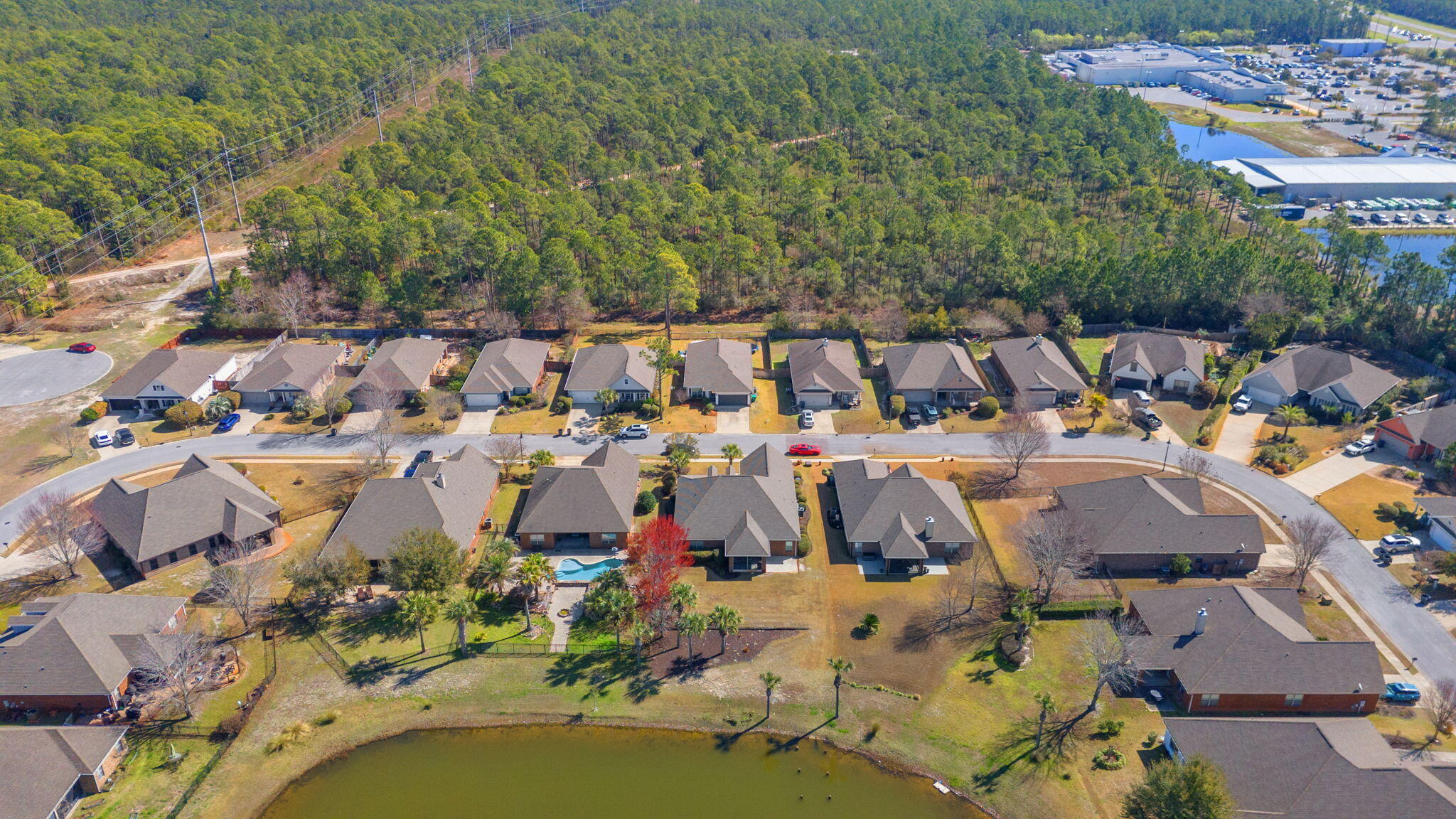 WHISPERING LAKE - Residential