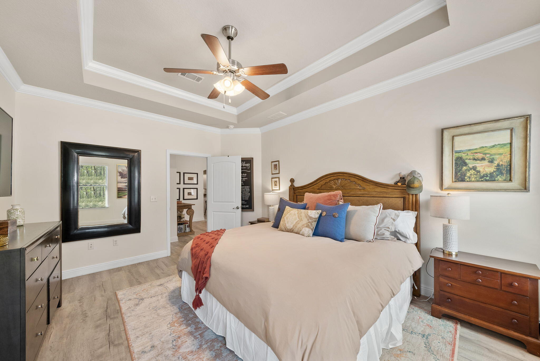 WHISPERING LAKE - Residential