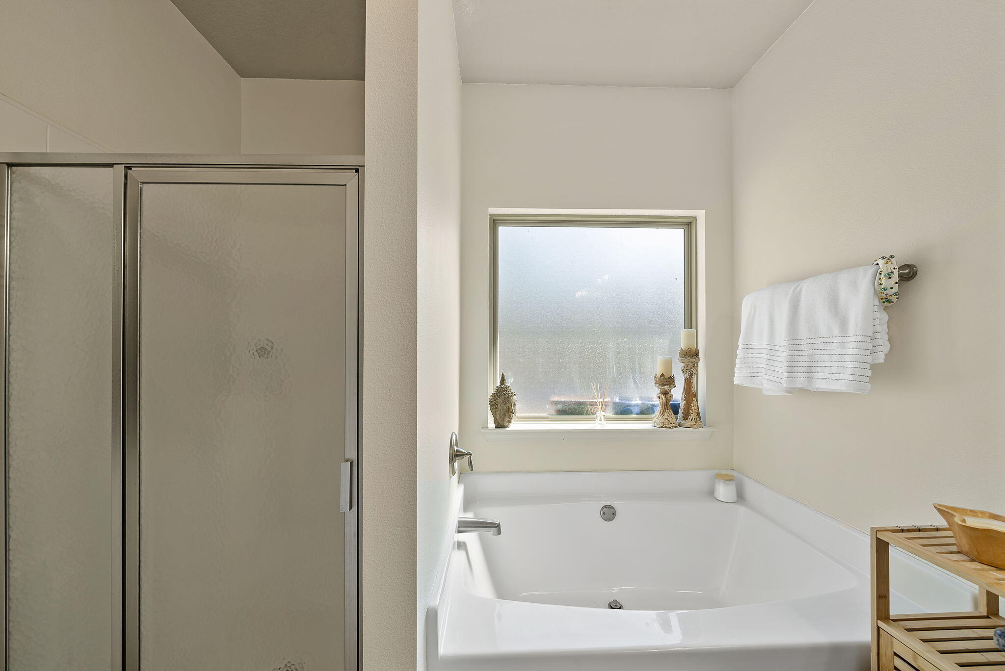 WHISPERING LAKE - Residential