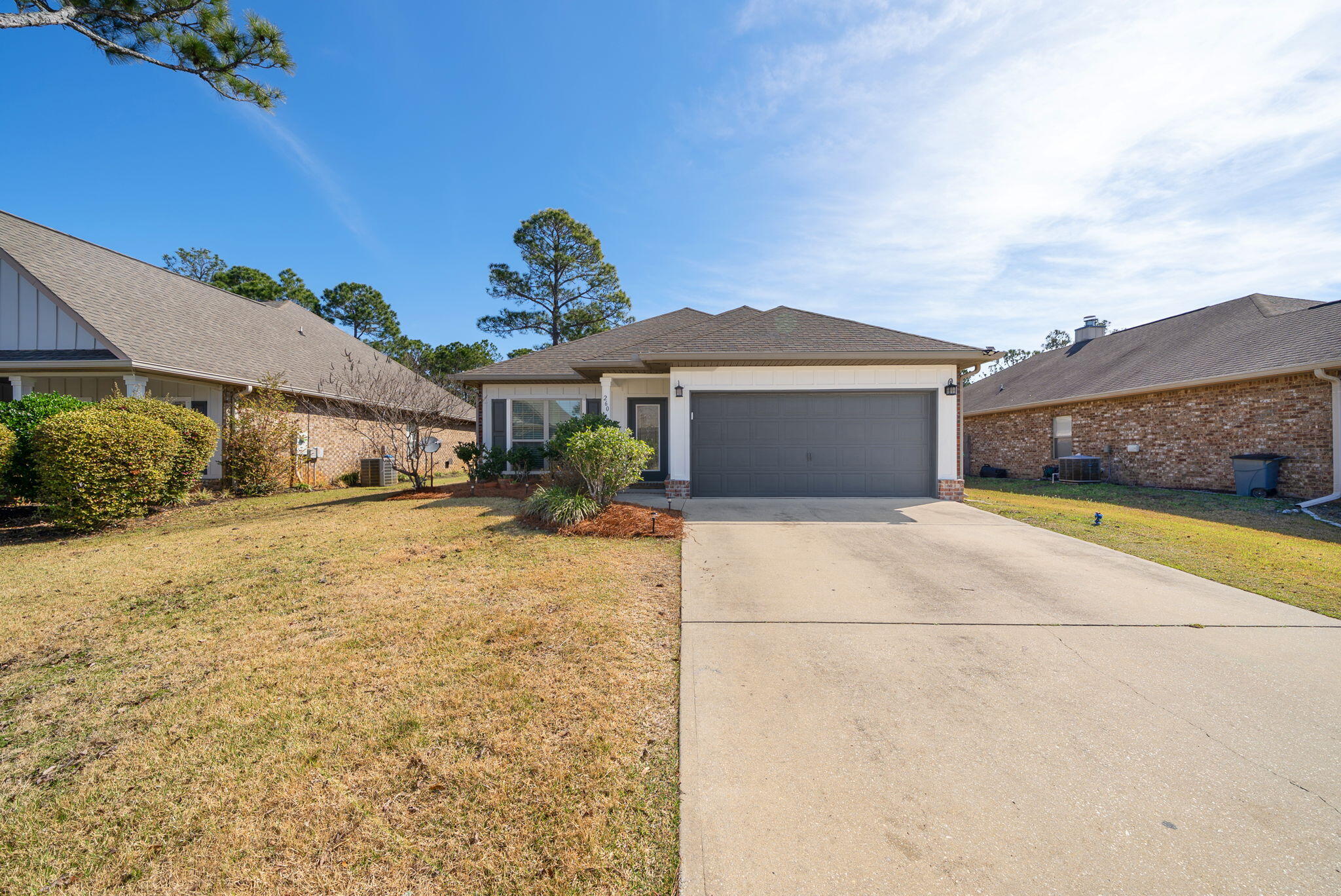 WHISPERING LAKE - Residential