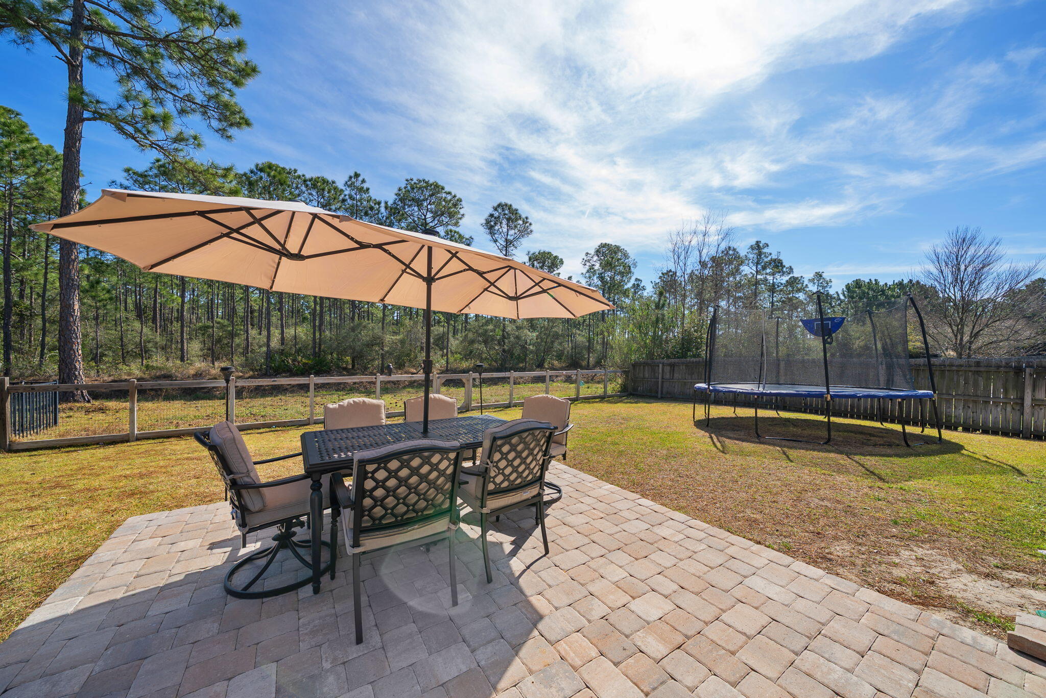 WHISPERING LAKE - Residential