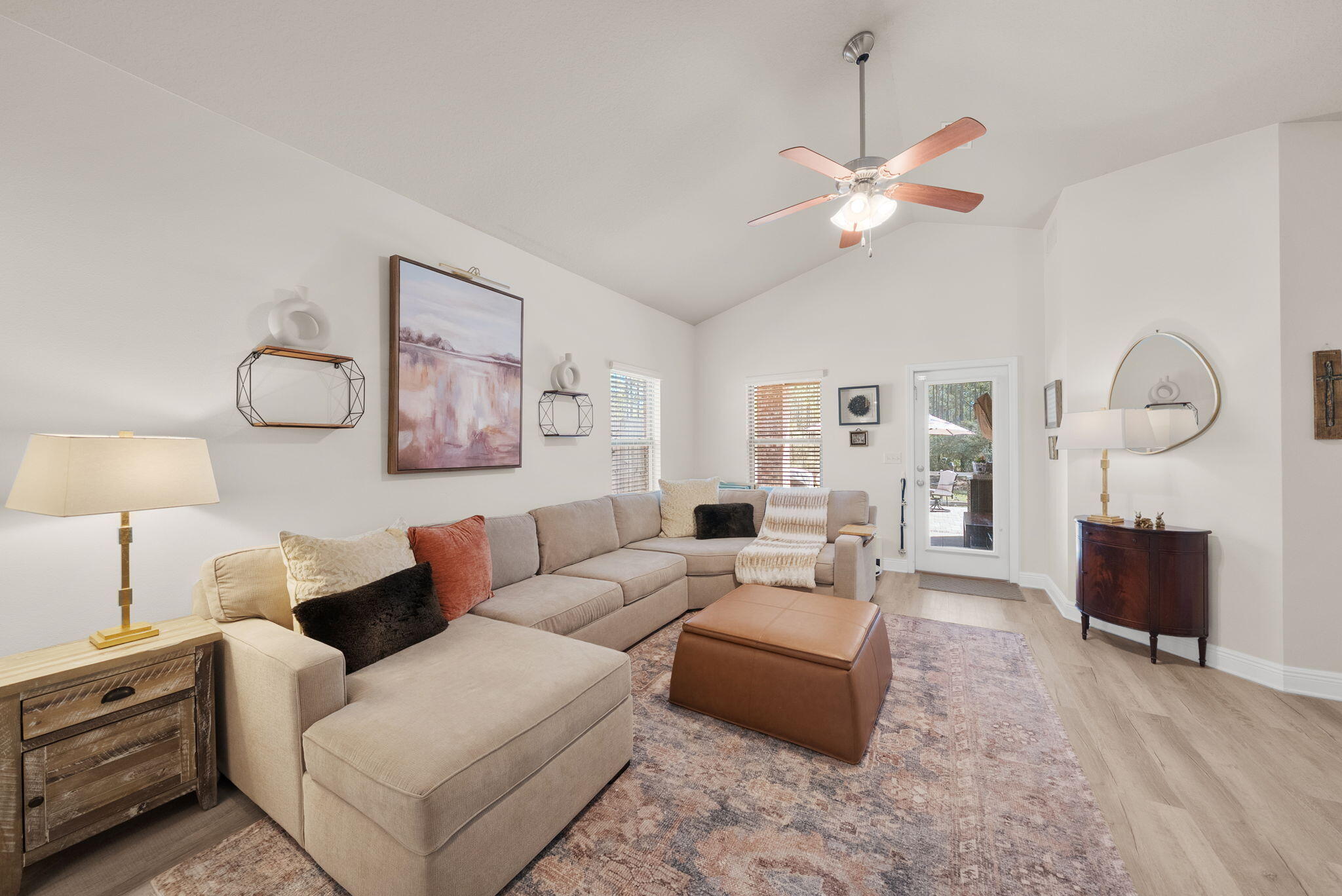 WHISPERING LAKE - Residential