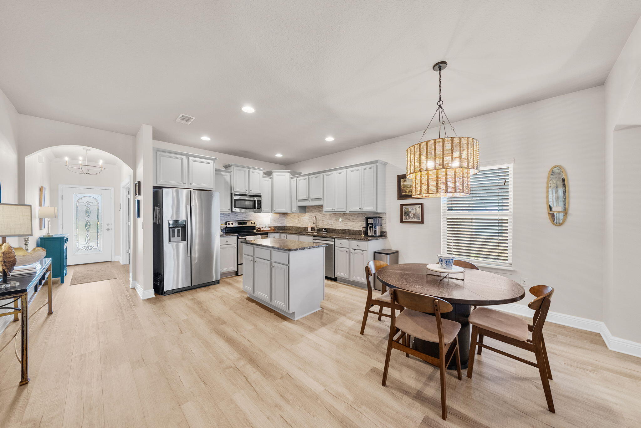 WHISPERING LAKE - Residential