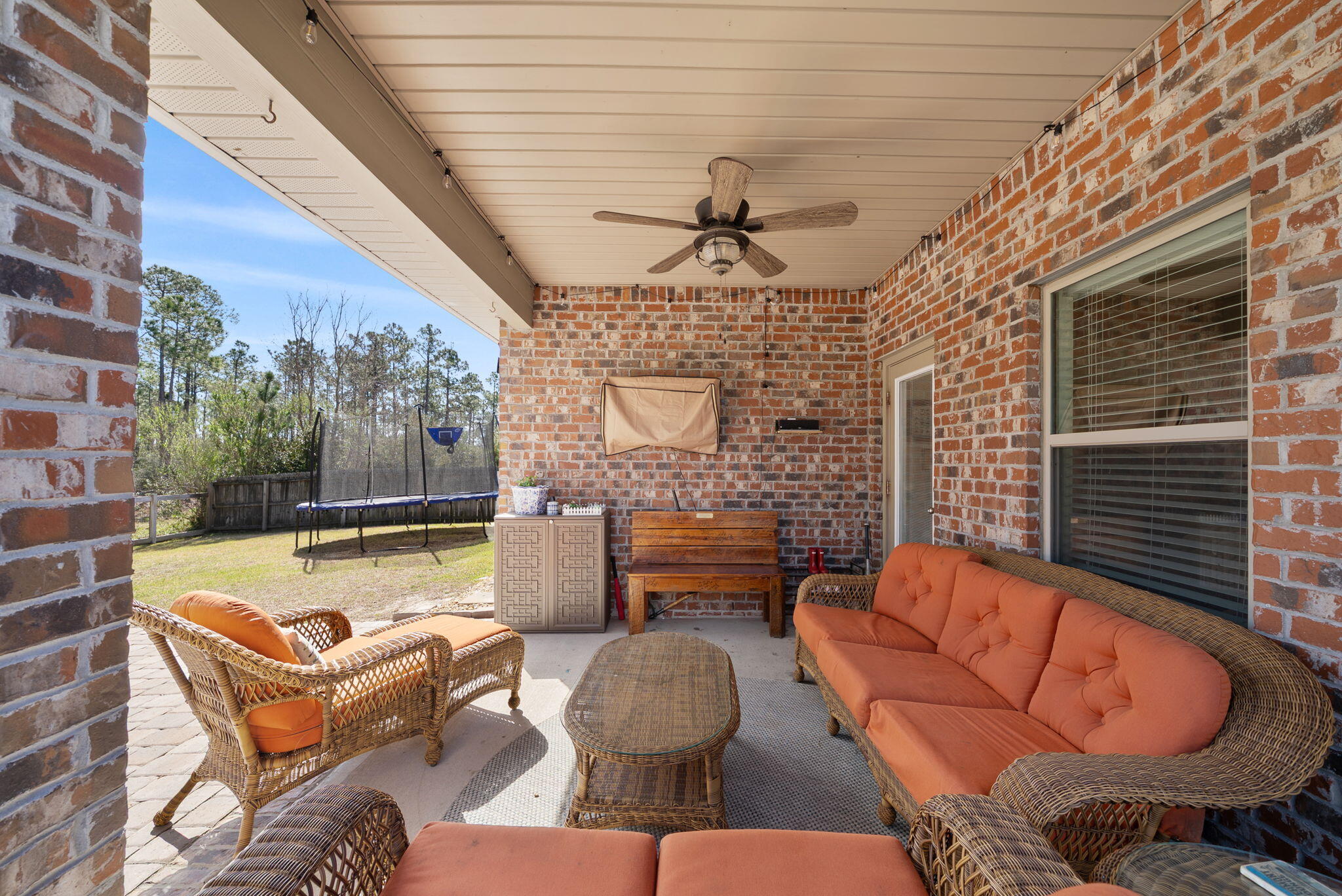 WHISPERING LAKE - Residential