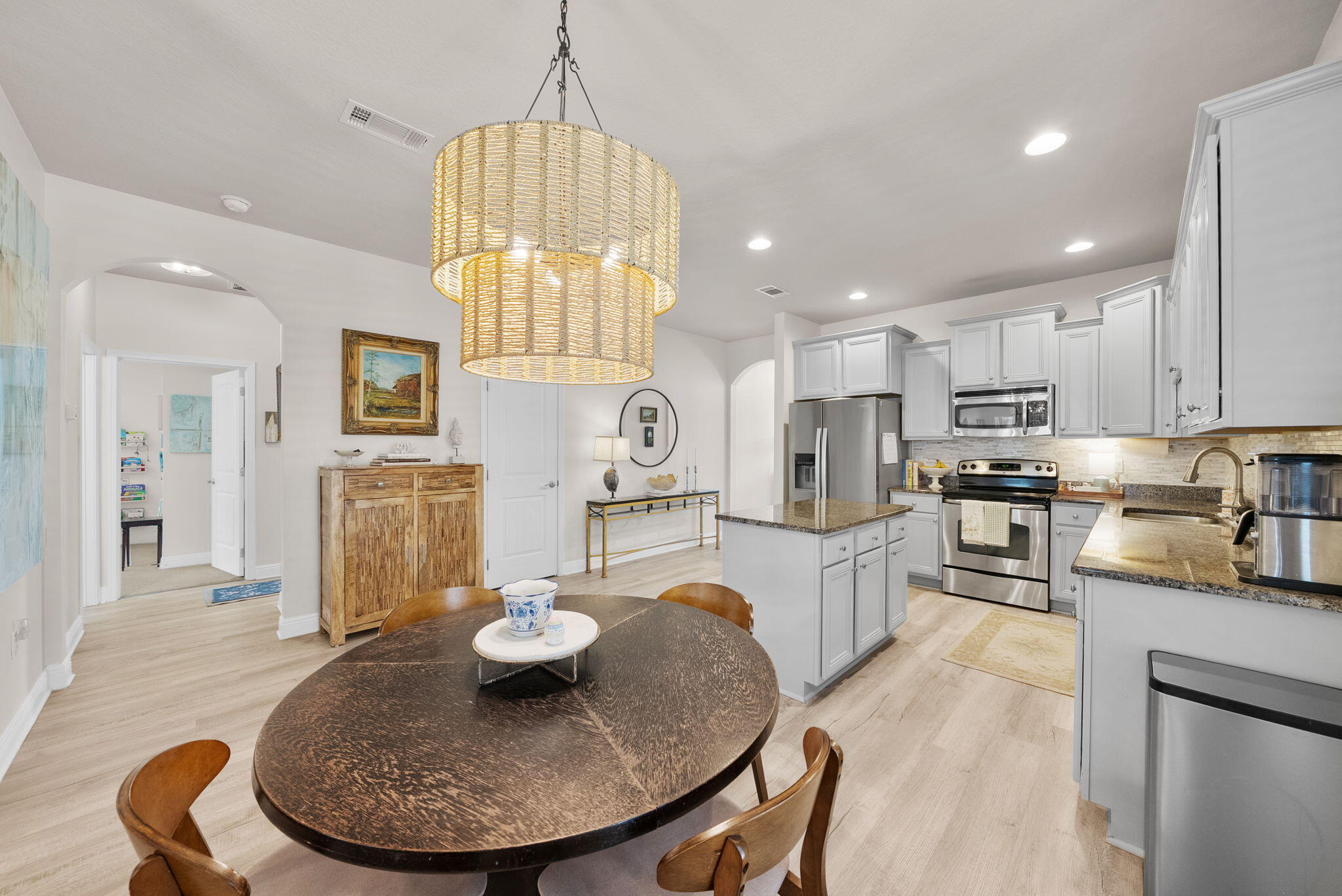 WHISPERING LAKE - Residential