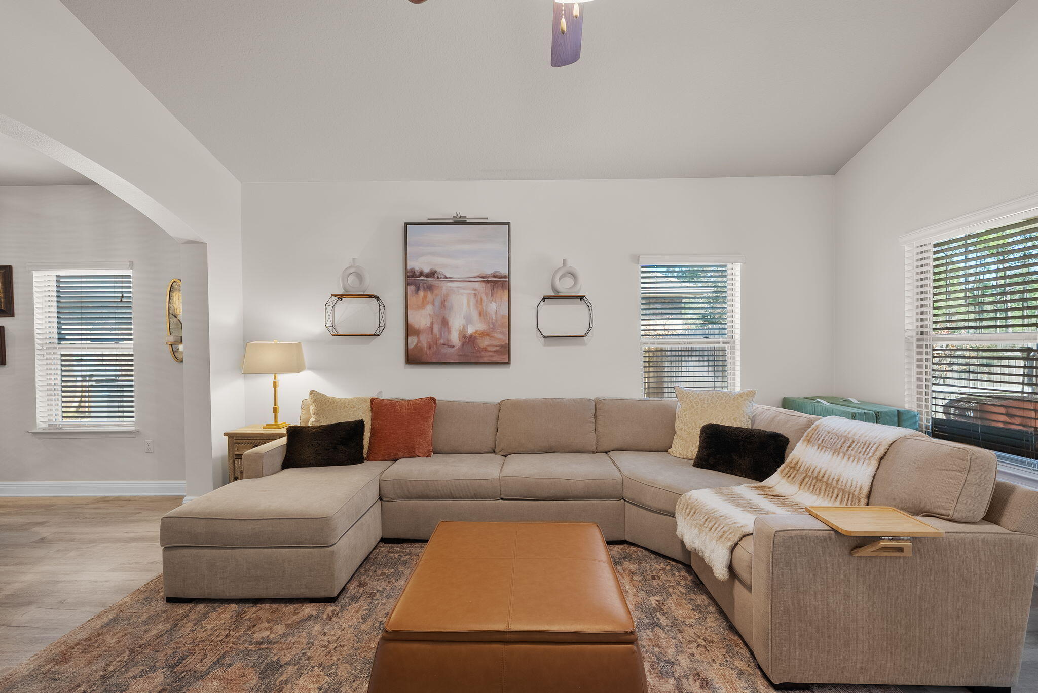 WHISPERING LAKE - Residential