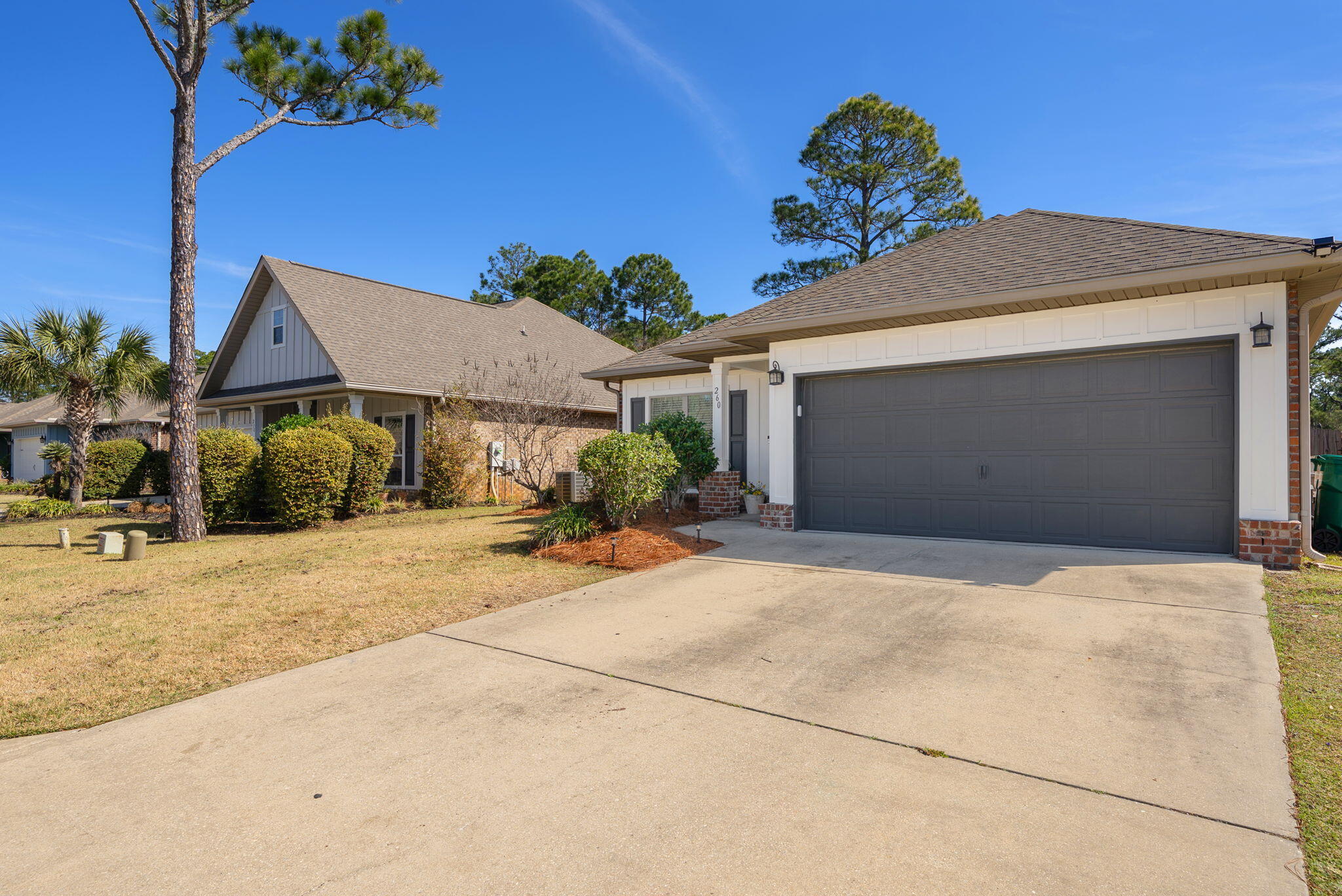 WHISPERING LAKE - Residential