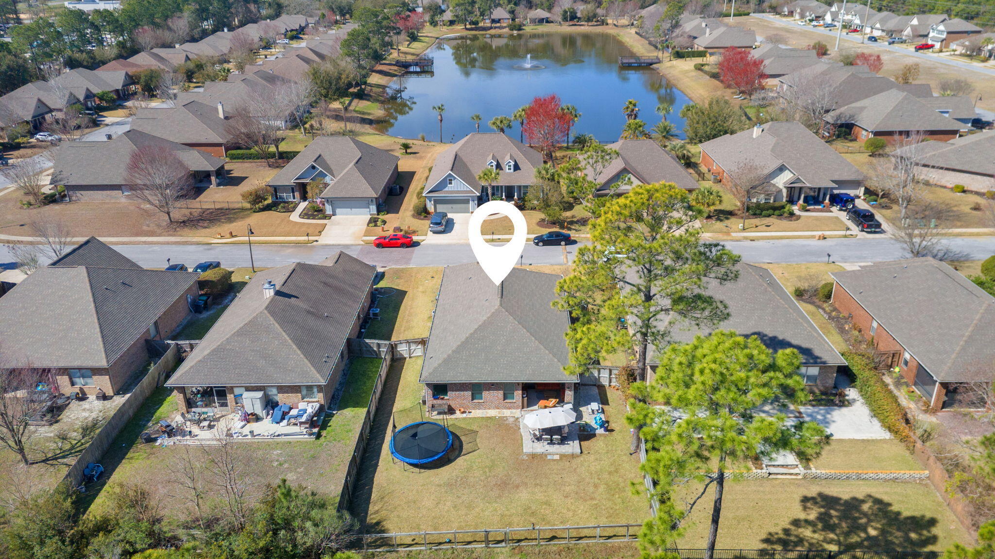 WHISPERING LAKE - Residential