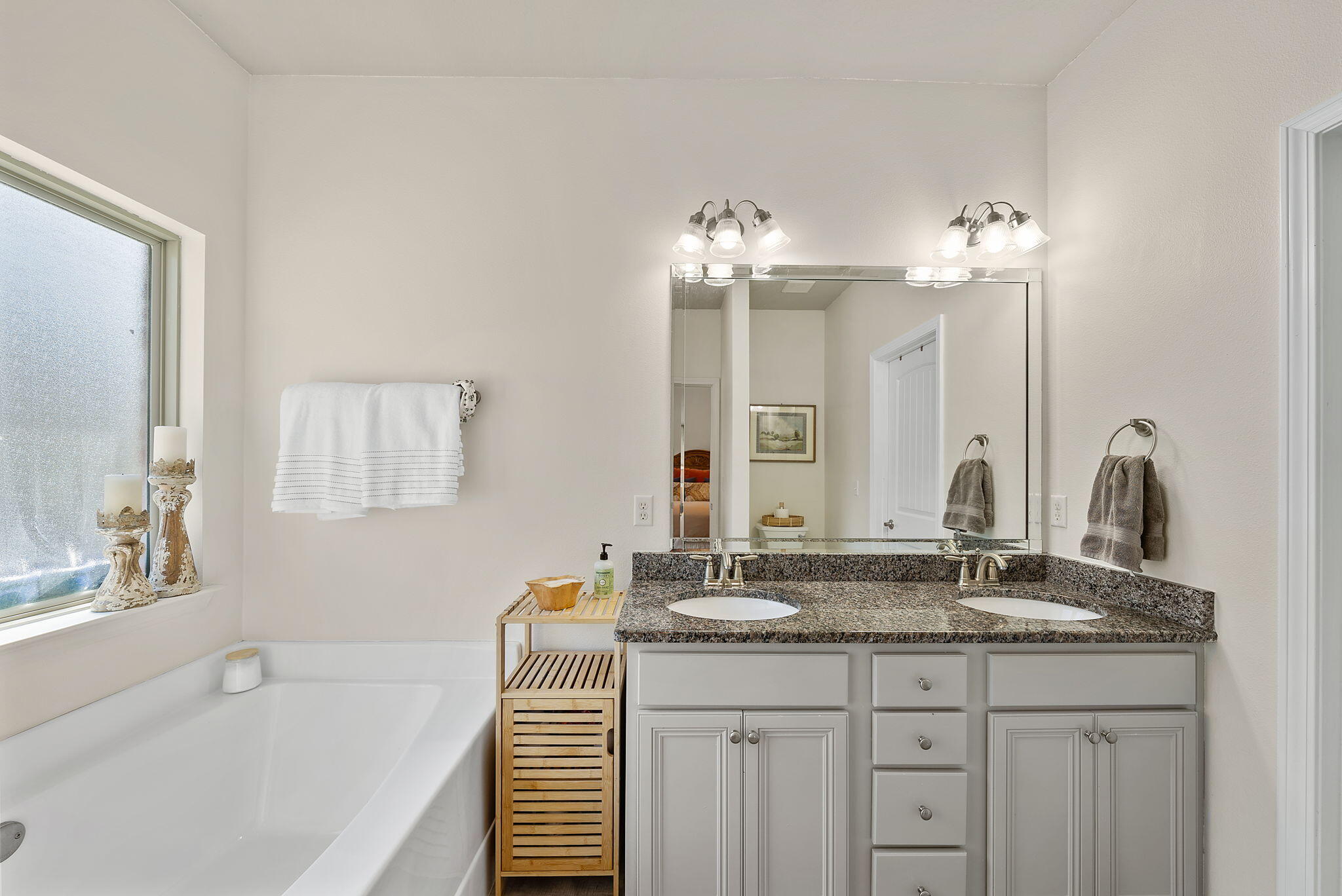 WHISPERING LAKE - Residential