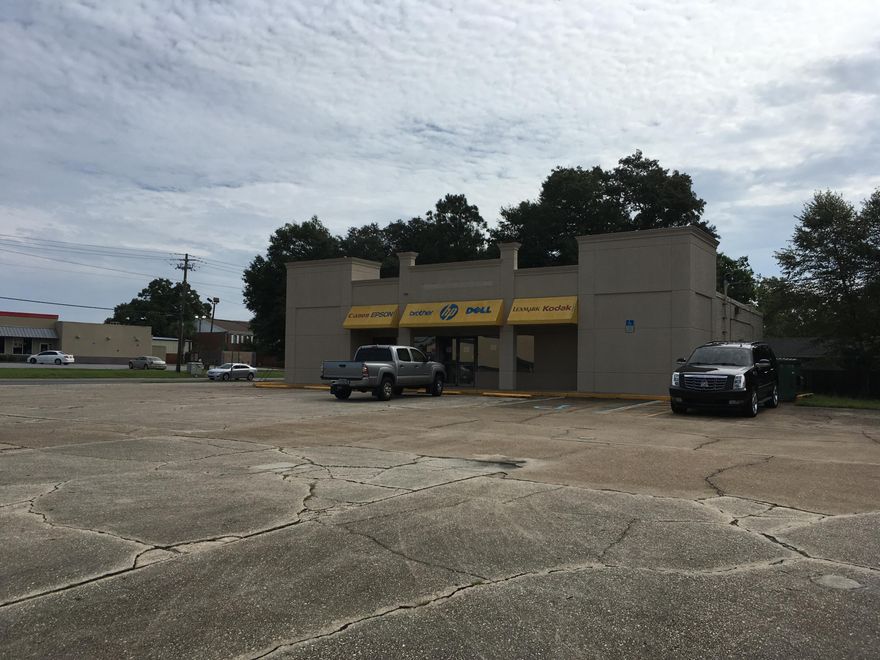 Located on the corner of Mary Esther Blvd. and Hollywood Blvd. affording incredible exposure for your business.