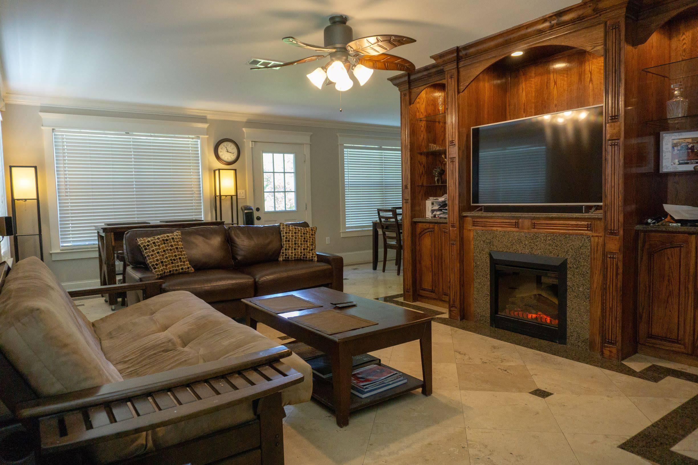 TWIN LAKES ESTATES - Residential Lease