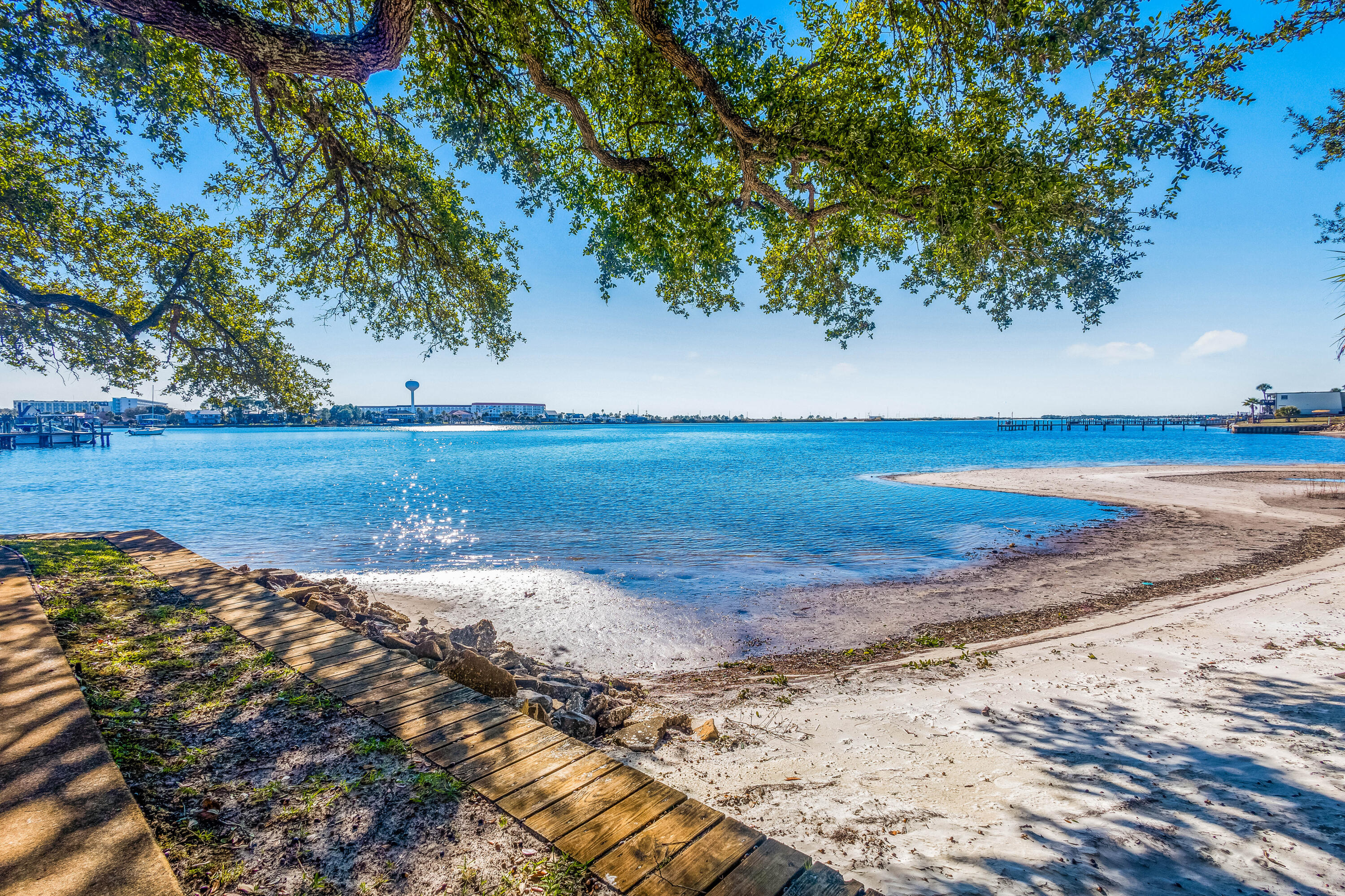 PIRATES BAY PH 1 - Residential