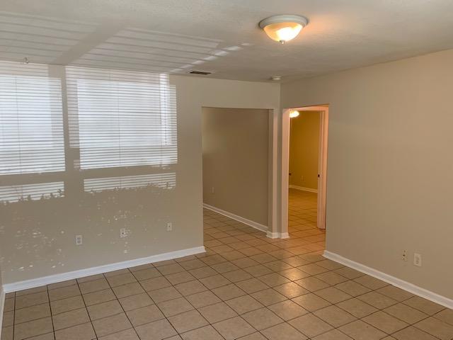 VALPARAISO PINECREST 1 - Residential Lease