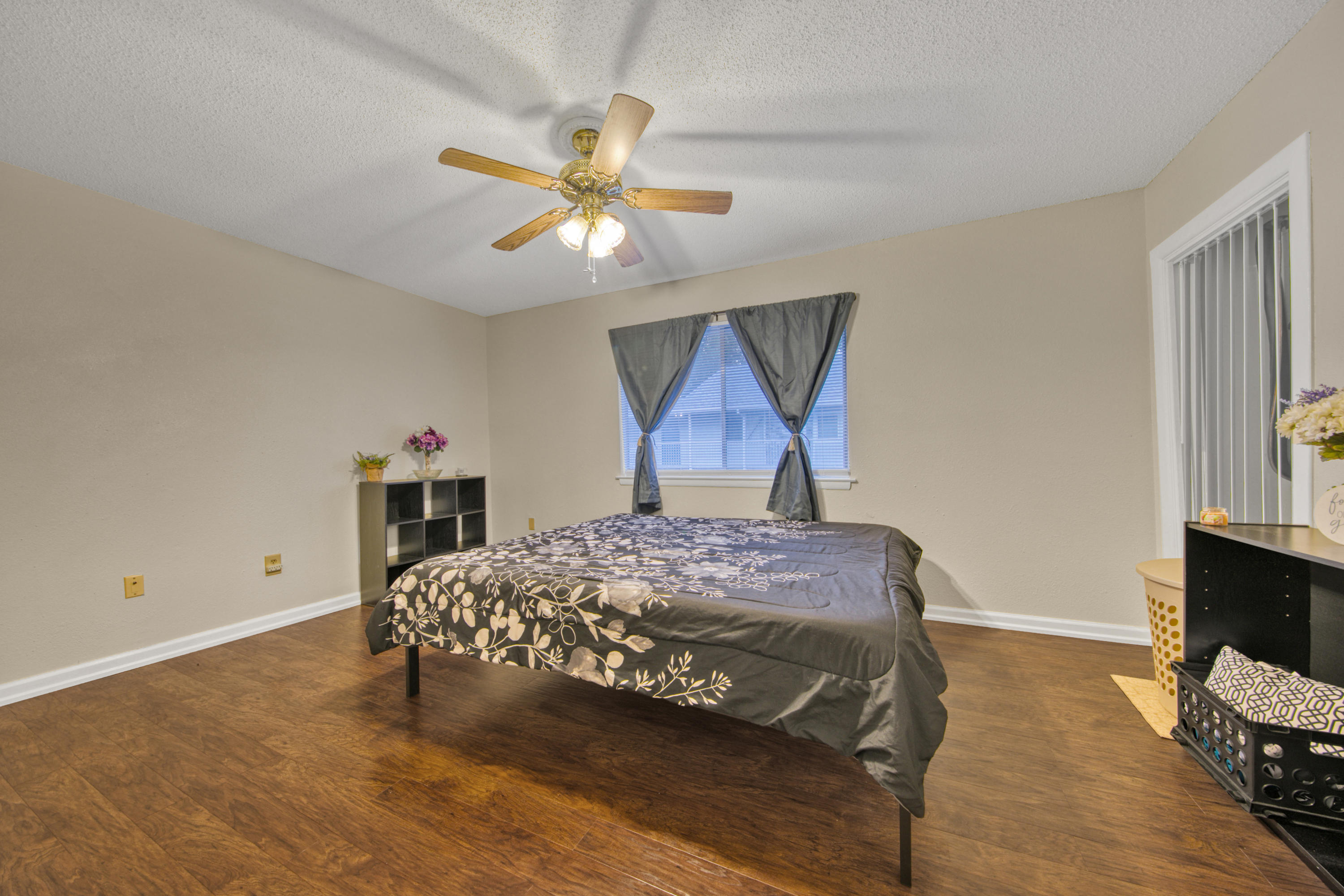 COLLEGE PARK CONDO - Residential