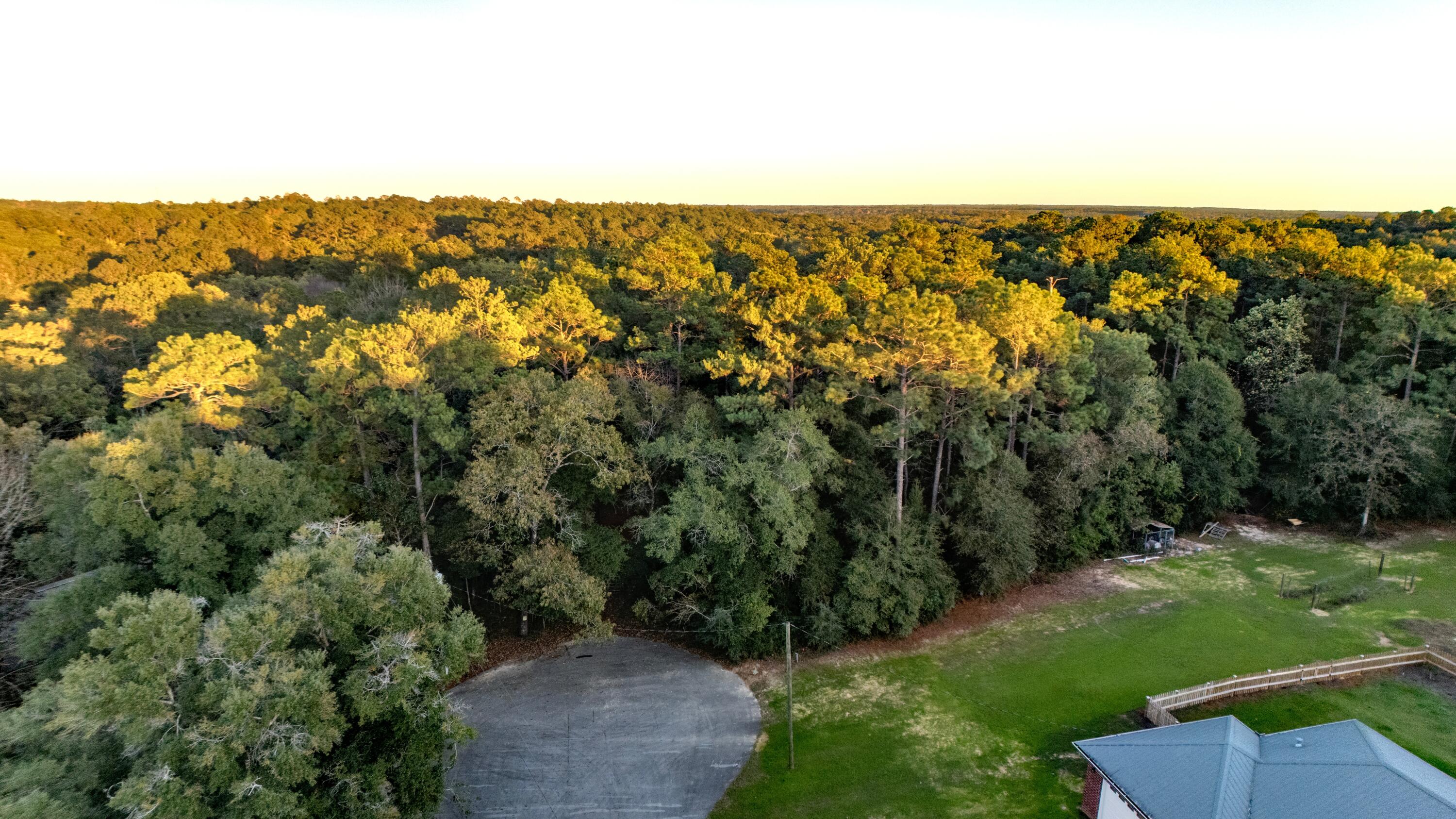 Laurelwood Estates, CRESTVIEW SUBURB - Land