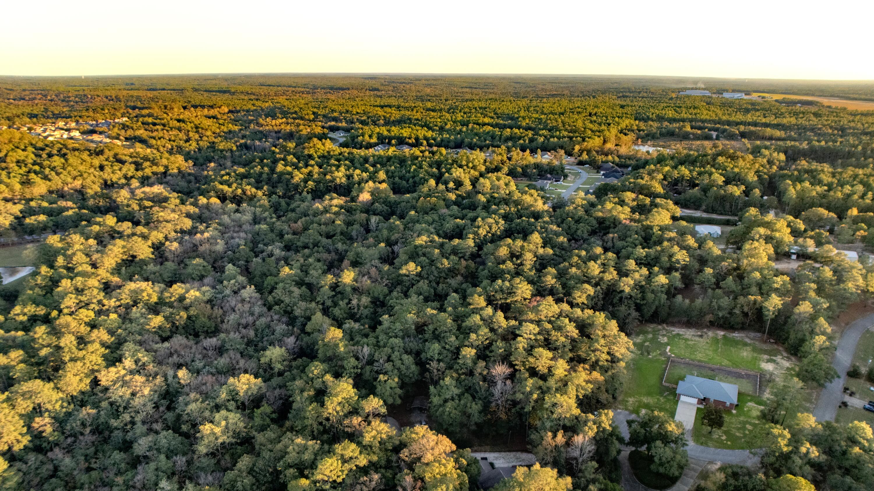 Laurelwood Estates, CRESTVIEW SUBURB - Land