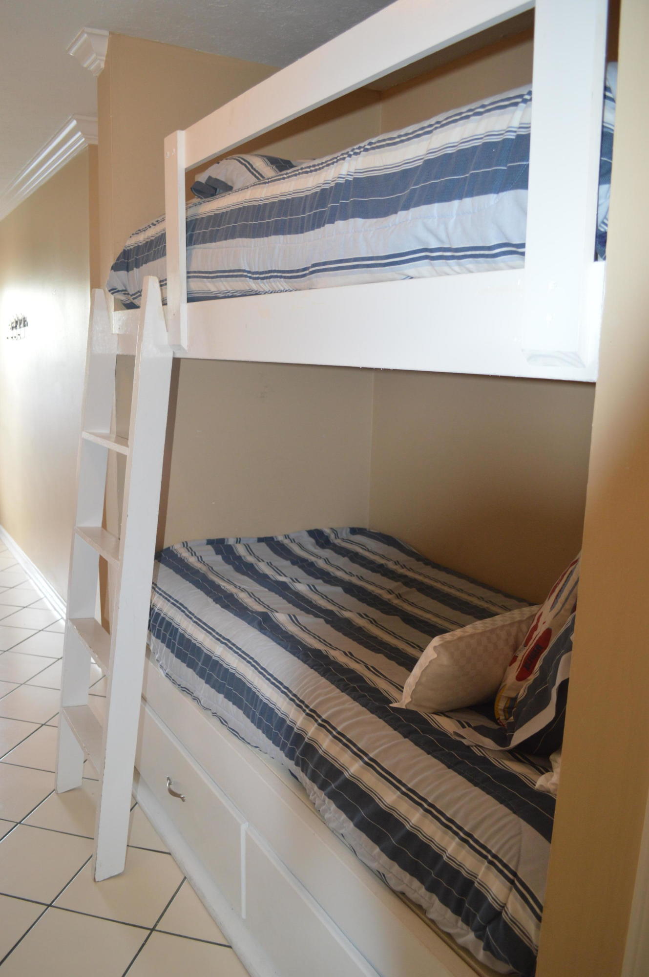 LEEWARD CONDO II - Residential