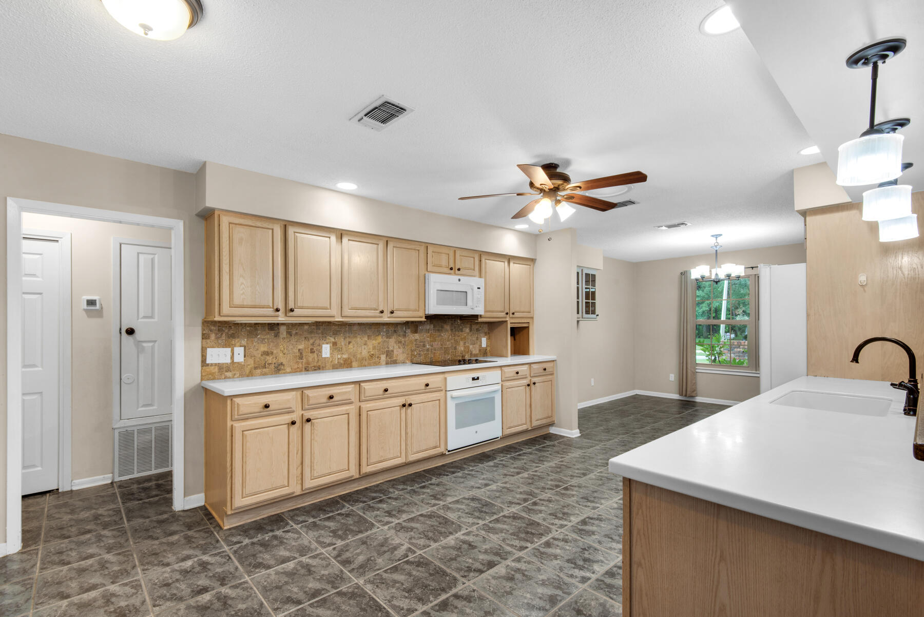 ROCKY BAYOU ESTATES 04 - Residential