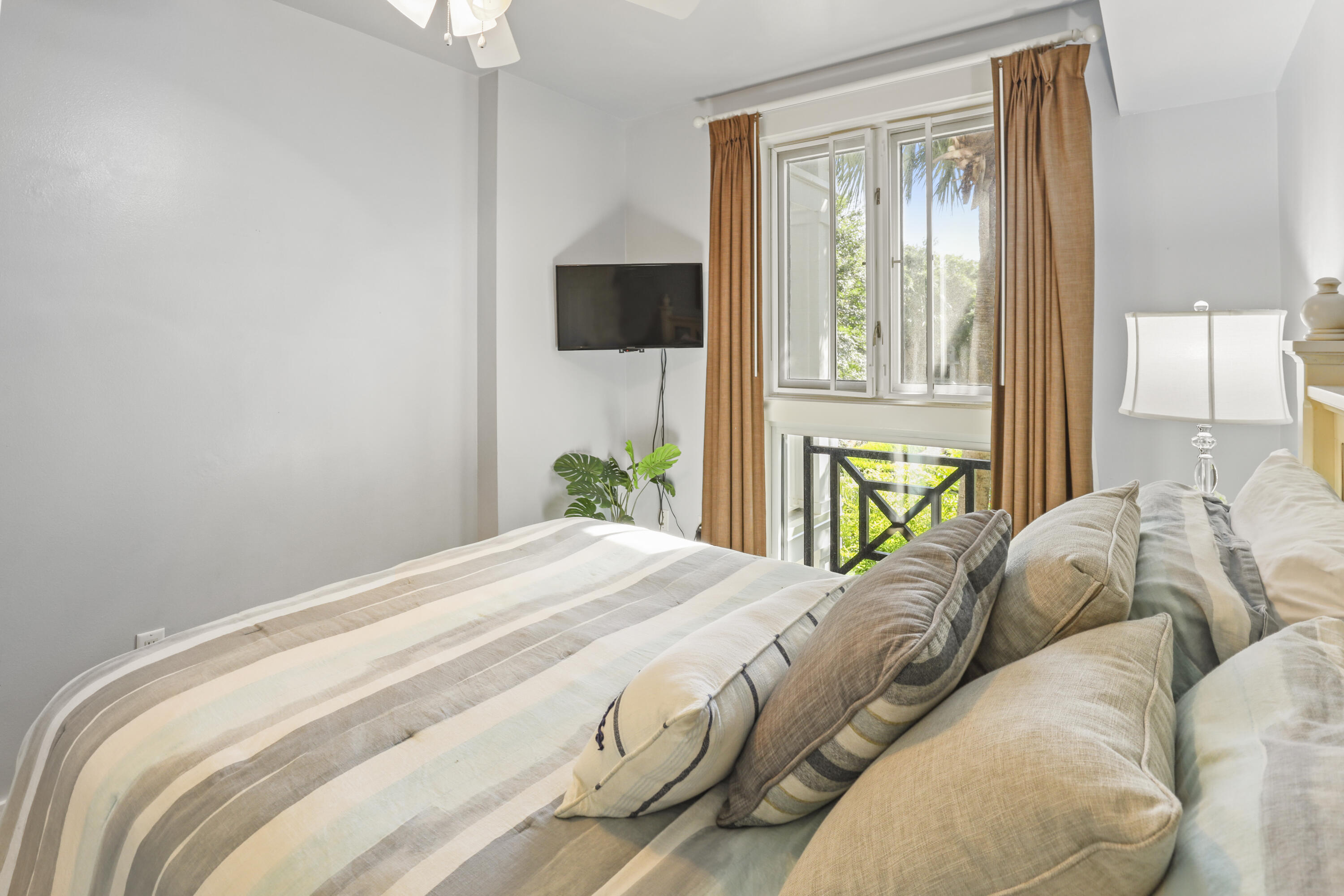 PILOT HOUSE - Residential Lease