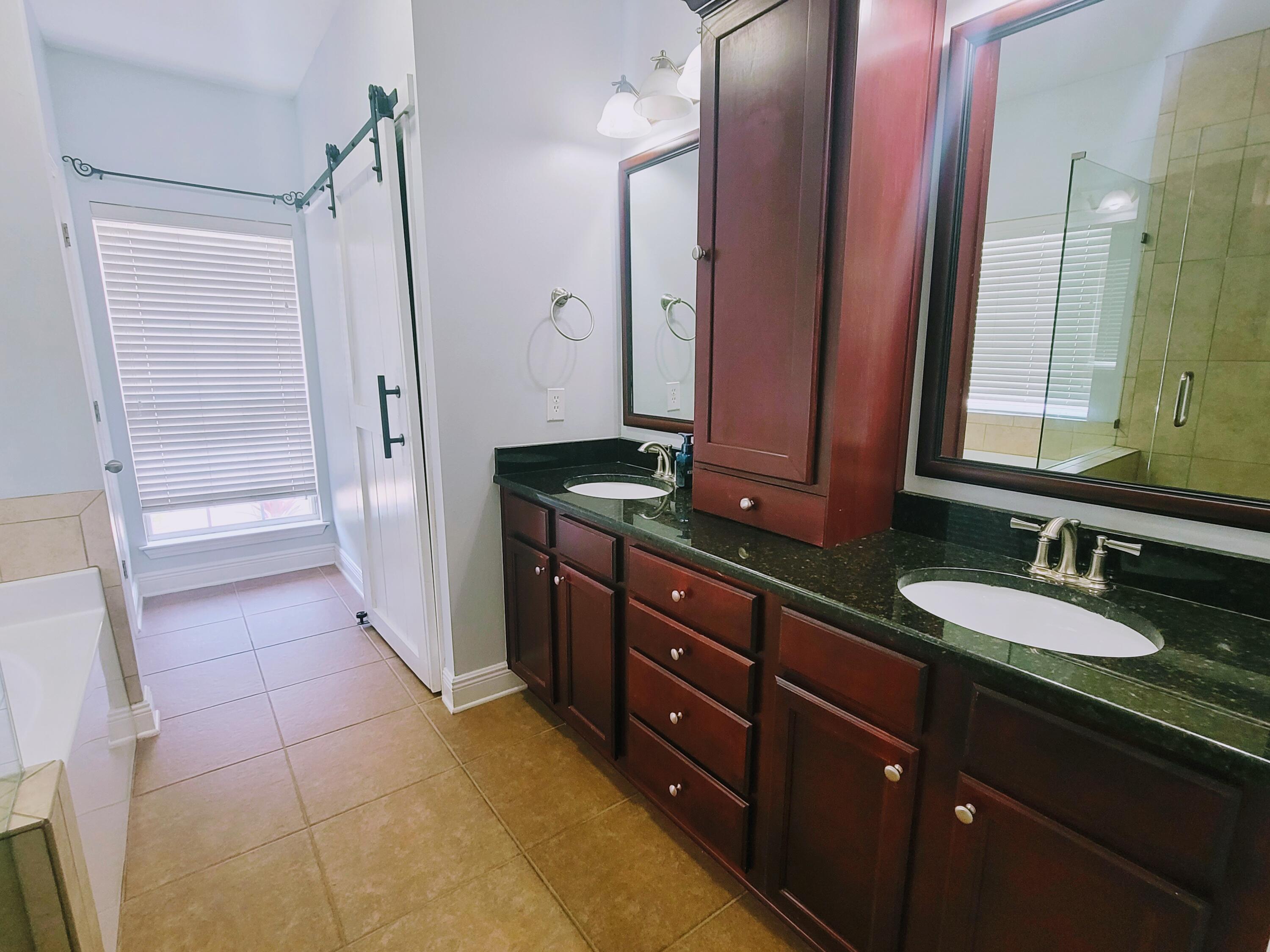 ROLLING RIDGE S/D - Residential Lease