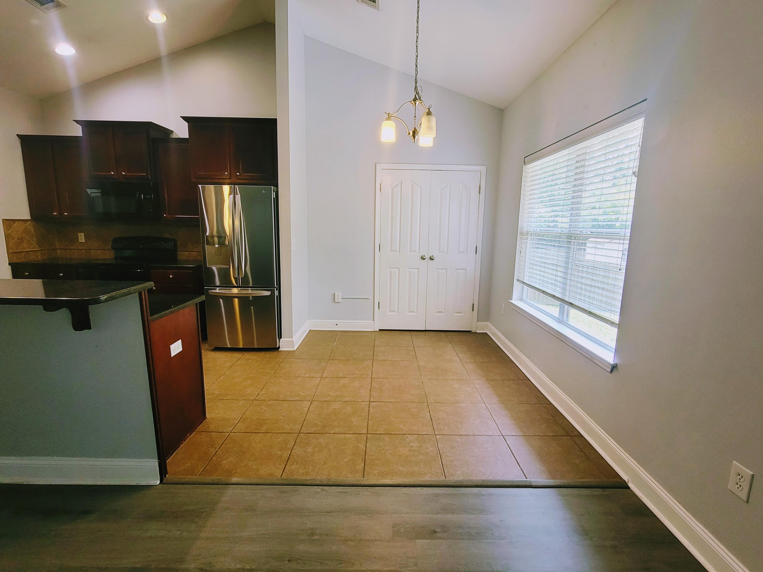 ROLLING RIDGE S/D - Residential Lease