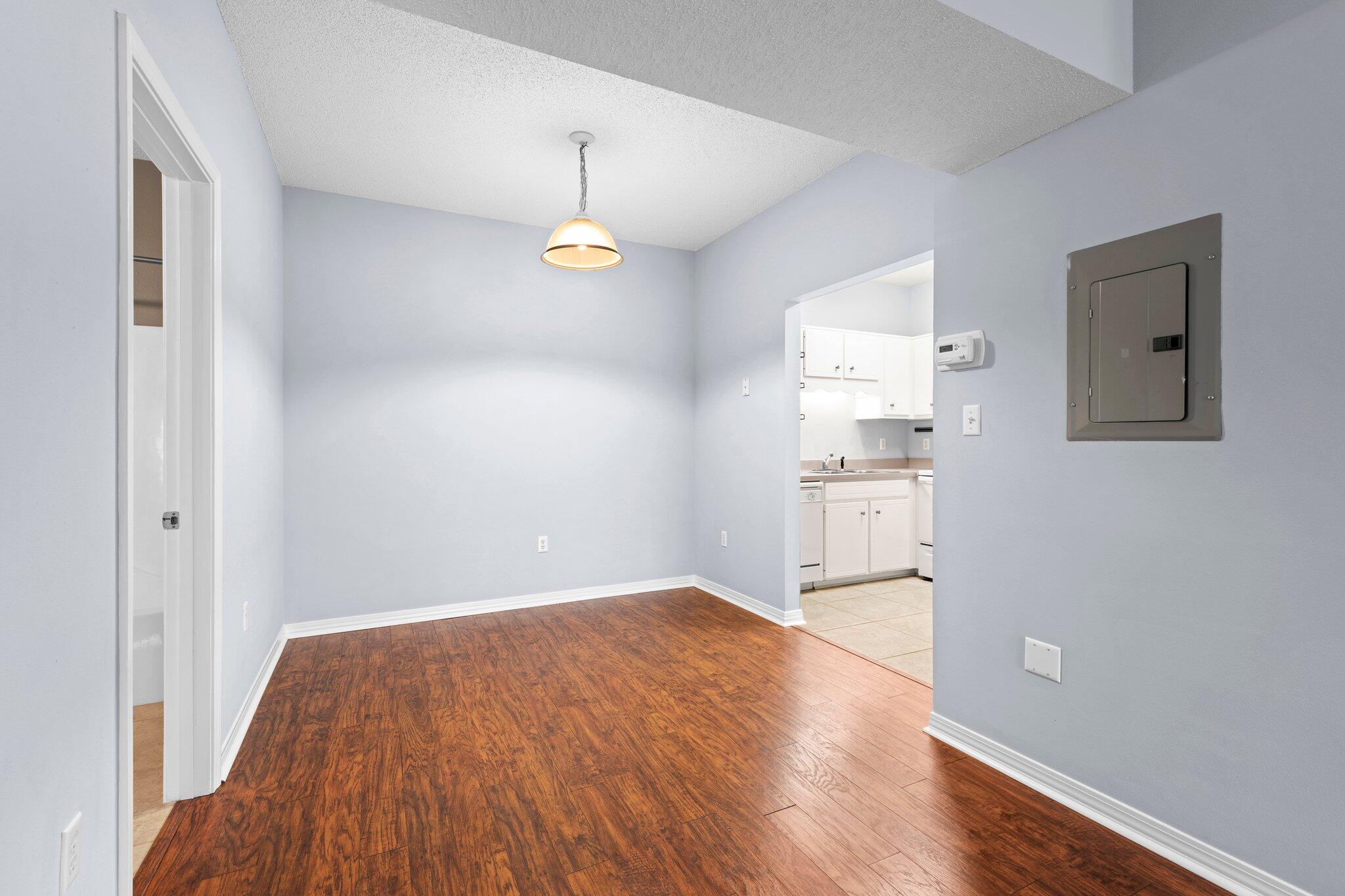 THE OAKS AT NICEVILLE - Residential Lease