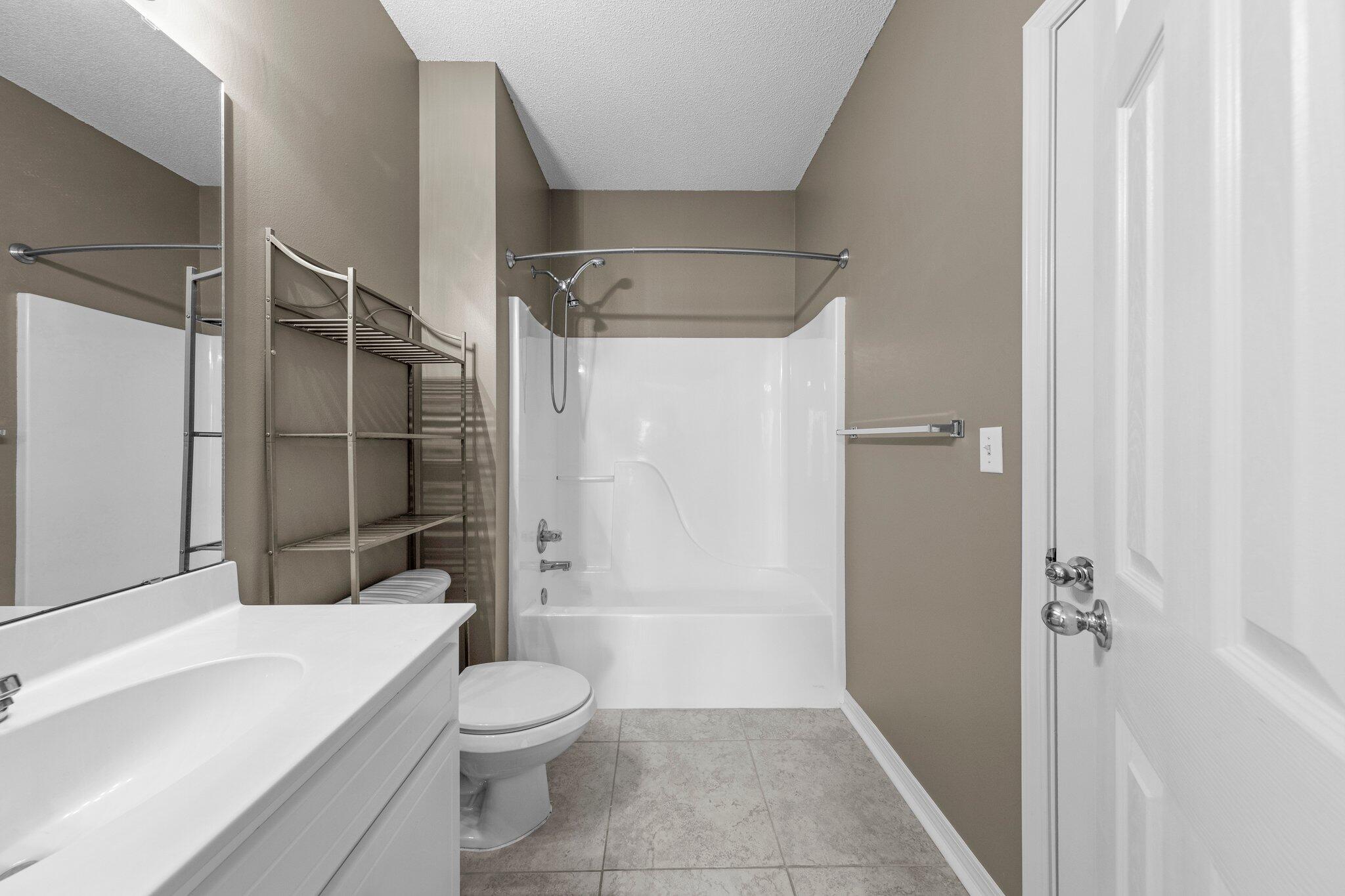 THE OAKS AT NICEVILLE - Residential Lease