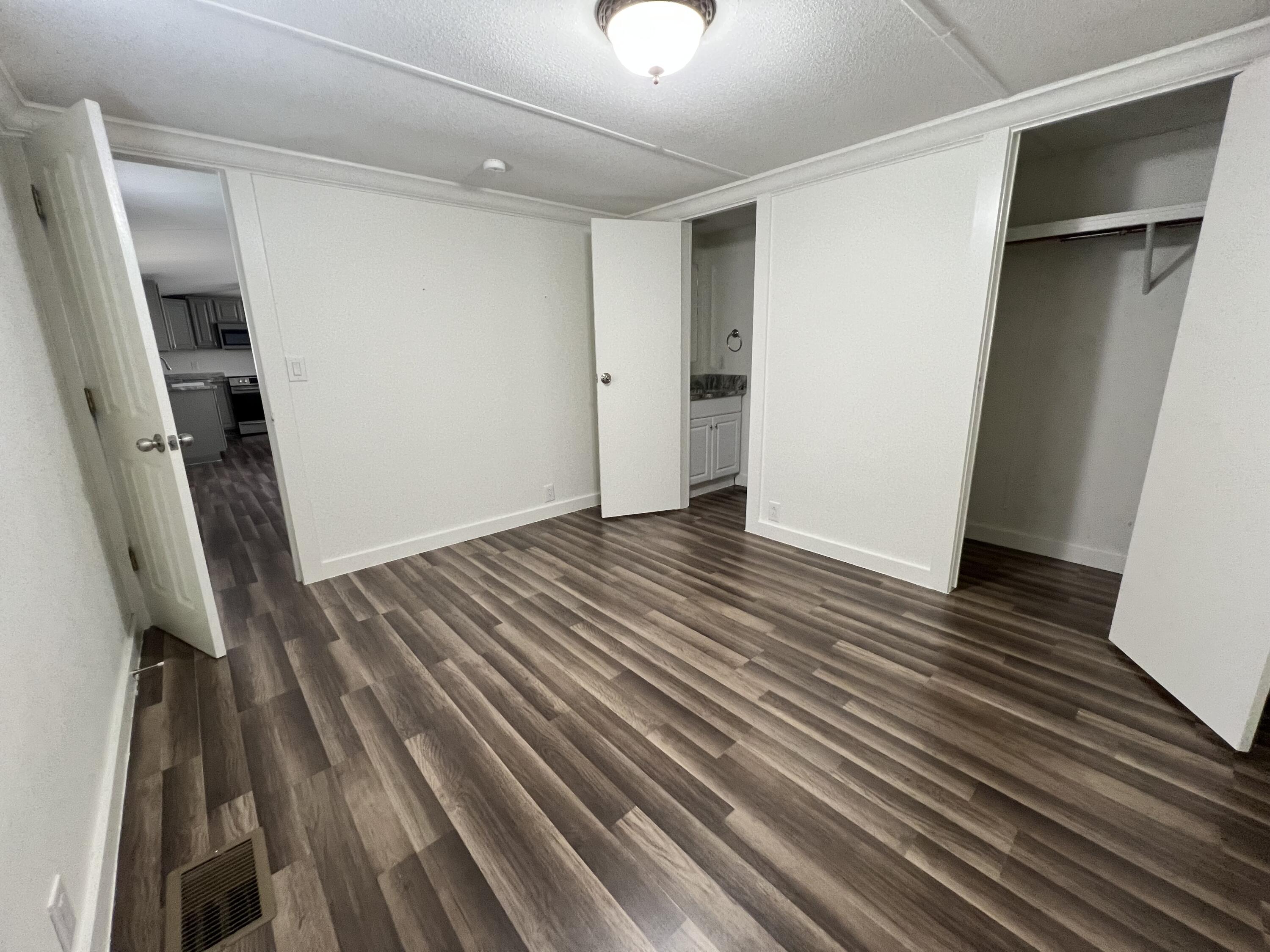 OAKWOOD LAKES ESTATES - Residential