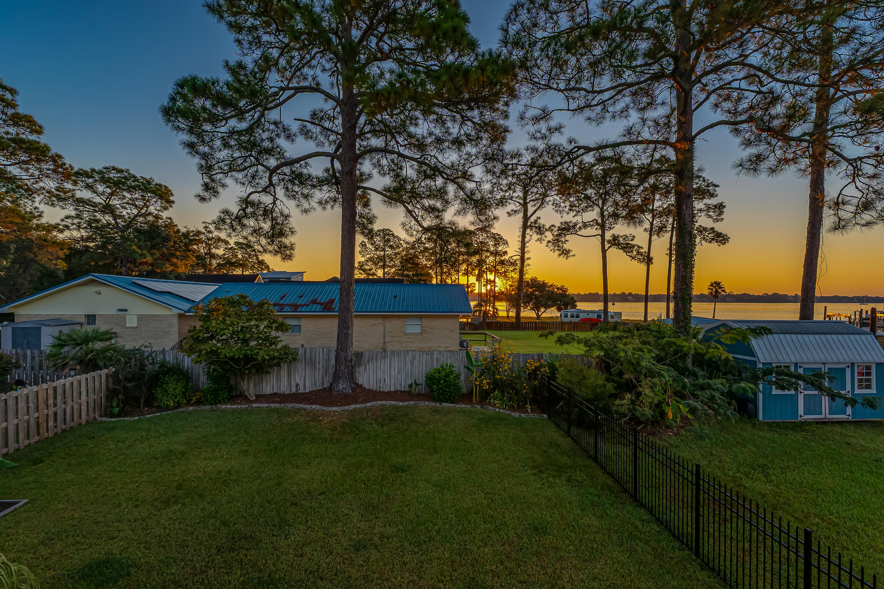 PINECREST - Residential