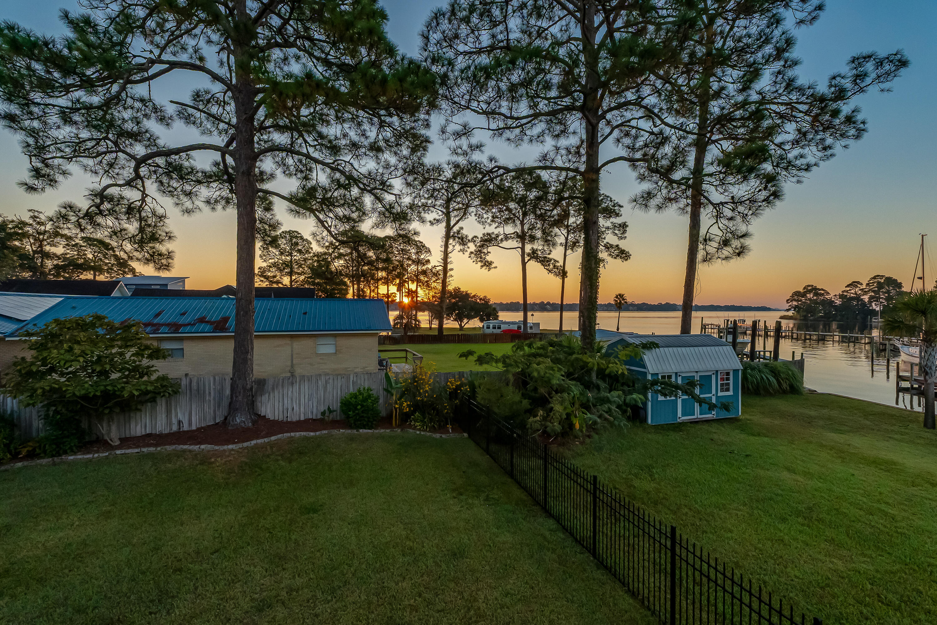 PINECREST - Residential