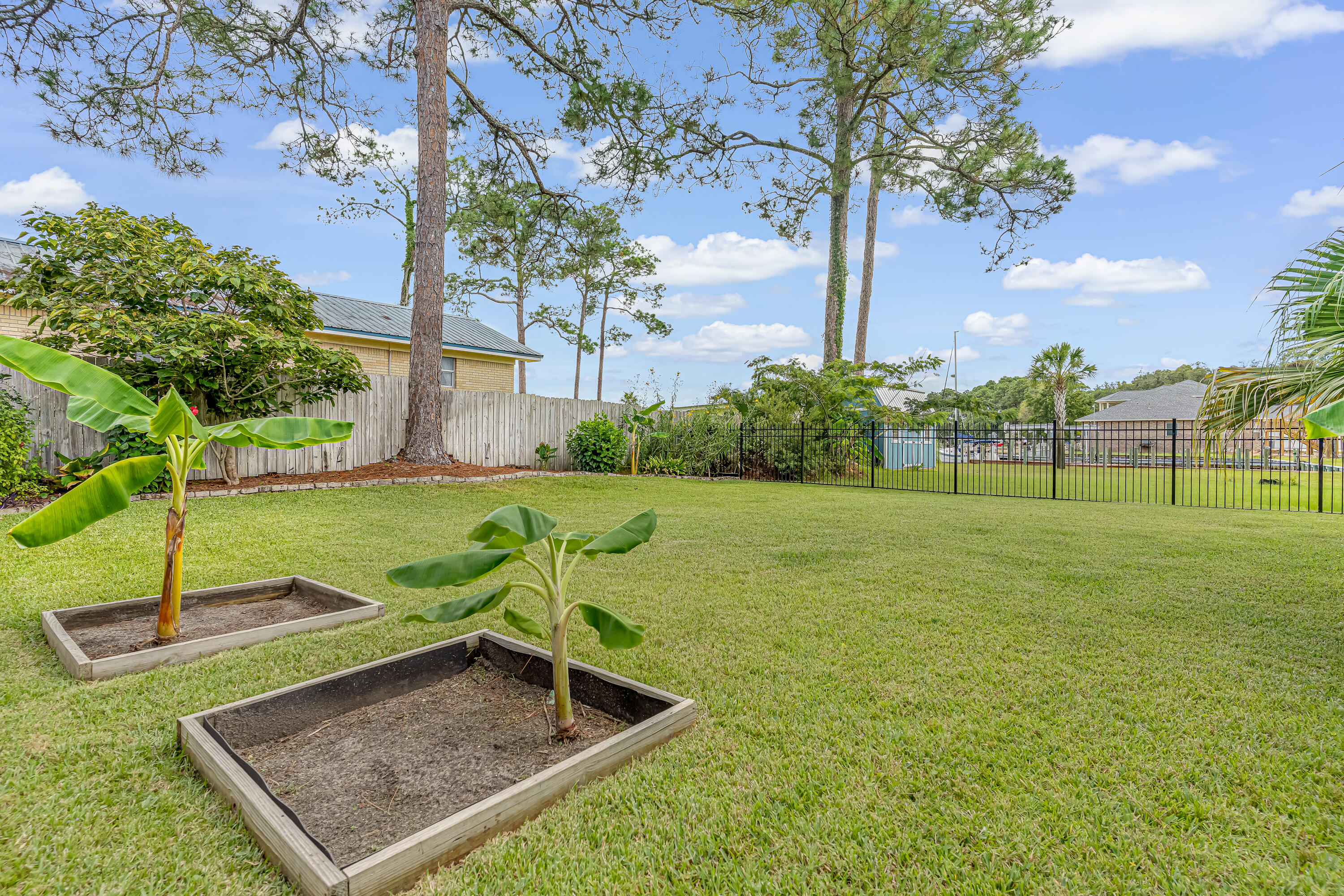 PINECREST - Residential