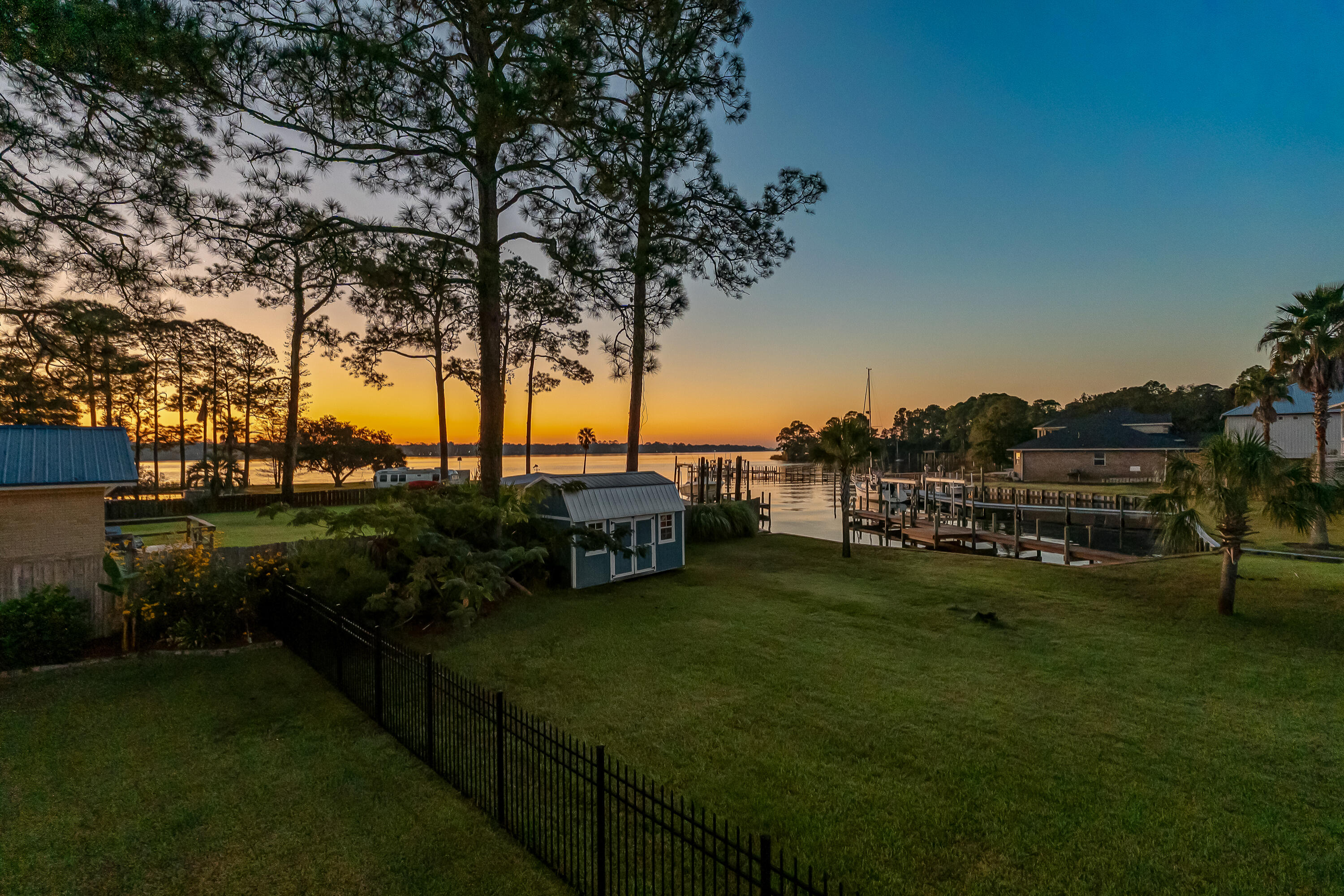 PINECREST - Residential