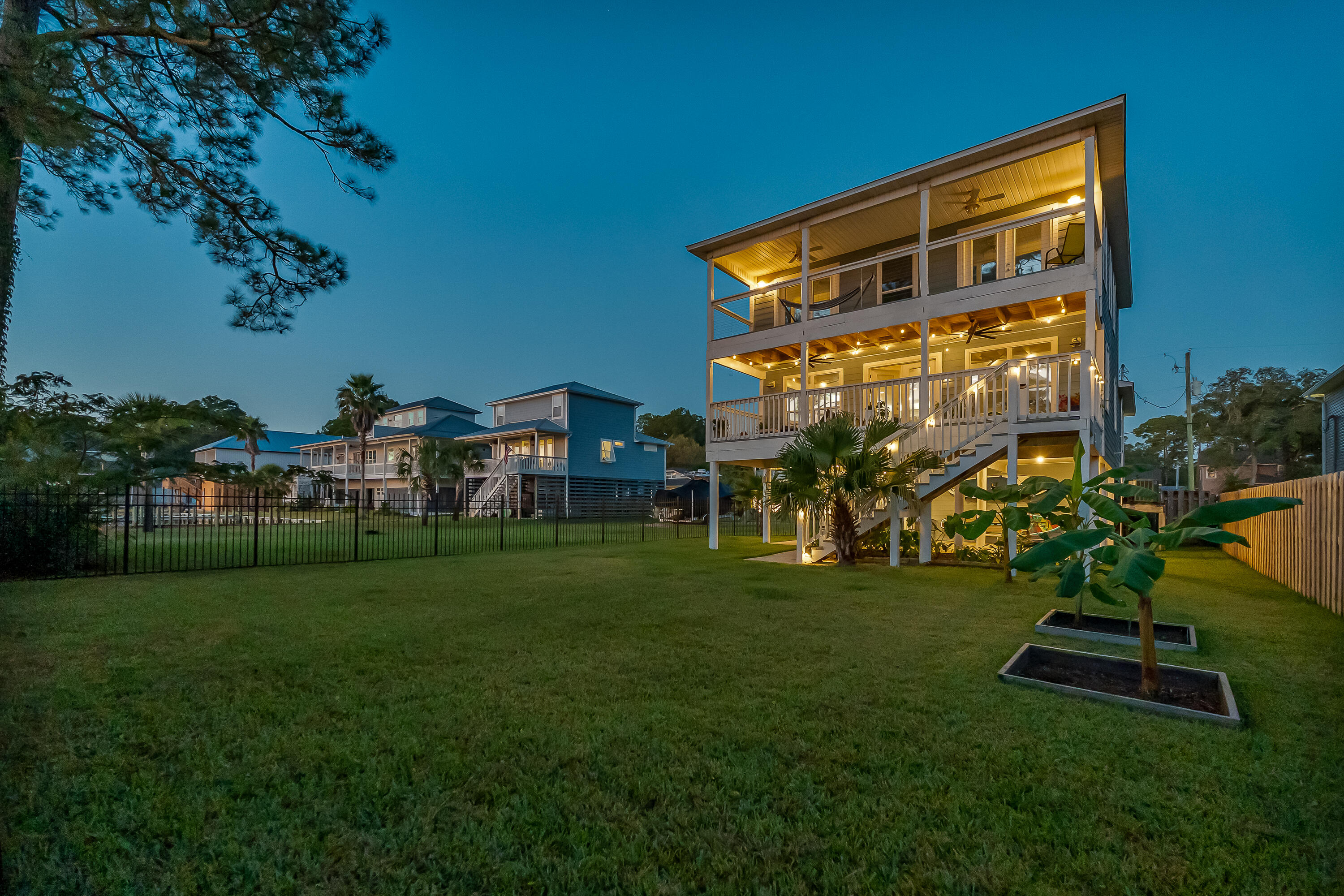 PINECREST - Residential