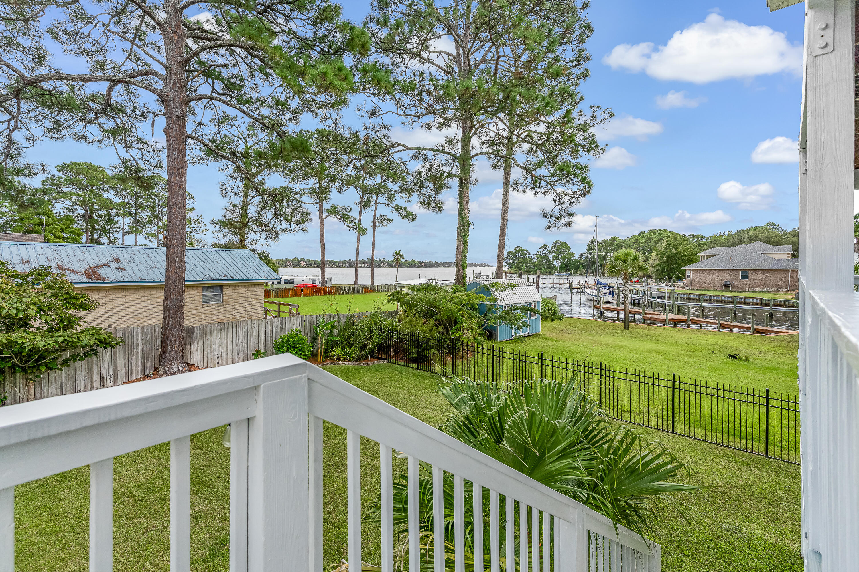 PINECREST - Residential