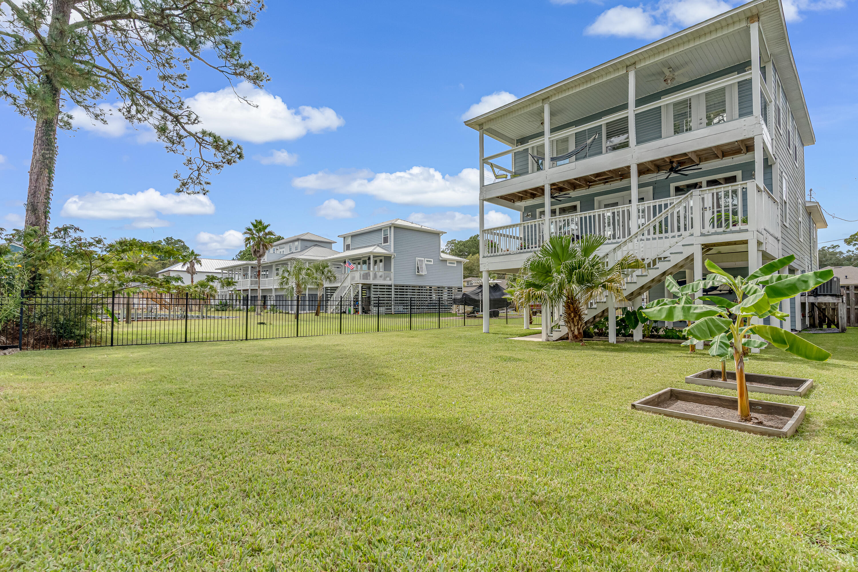 PINECREST - Residential