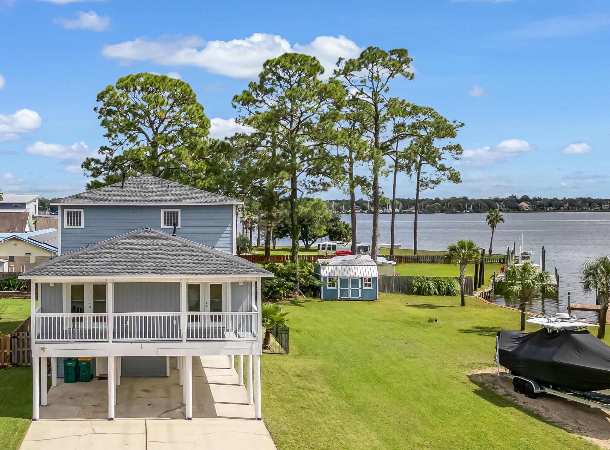 PINECREST - Residential