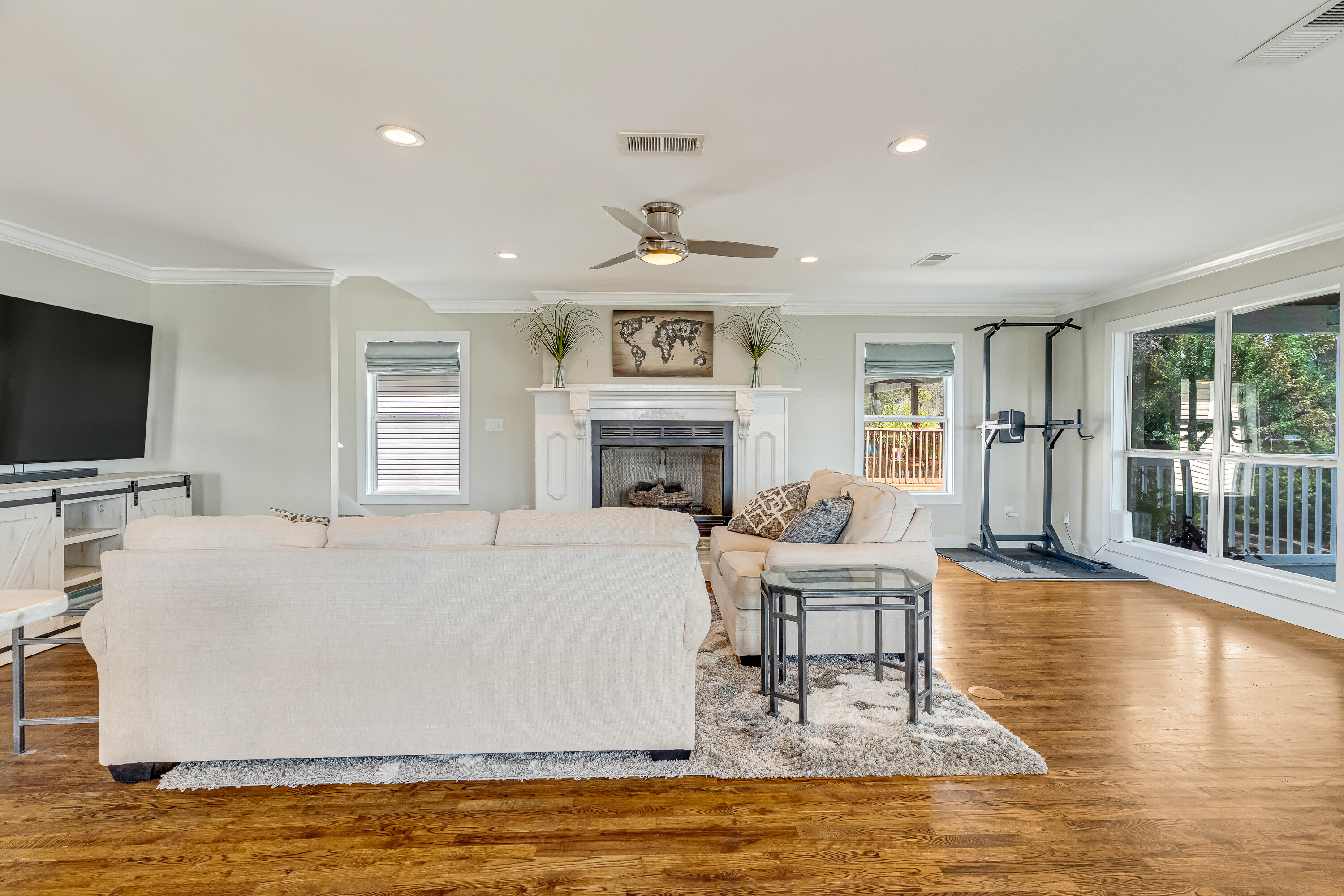 PINECREST - Residential