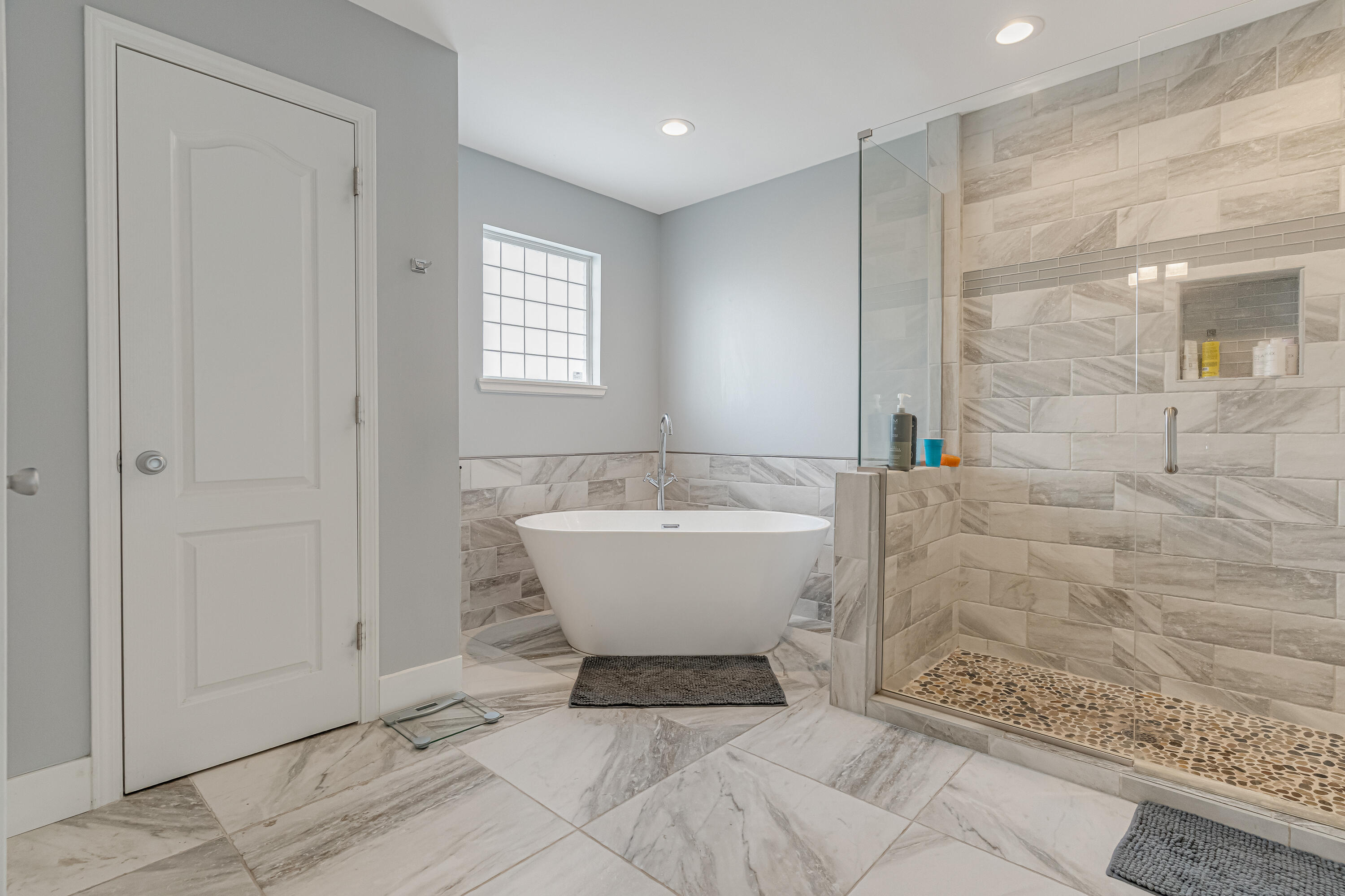 PINECREST - Residential