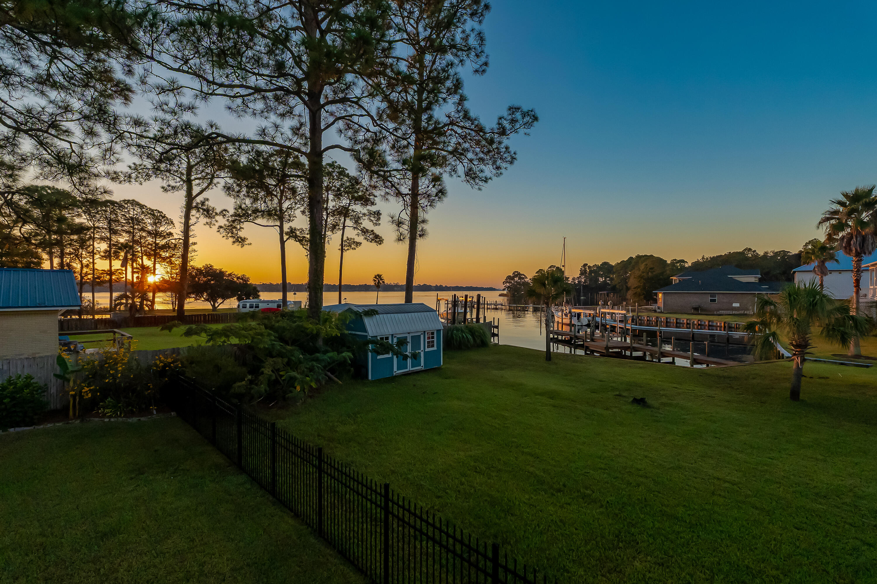 PINECREST - Residential