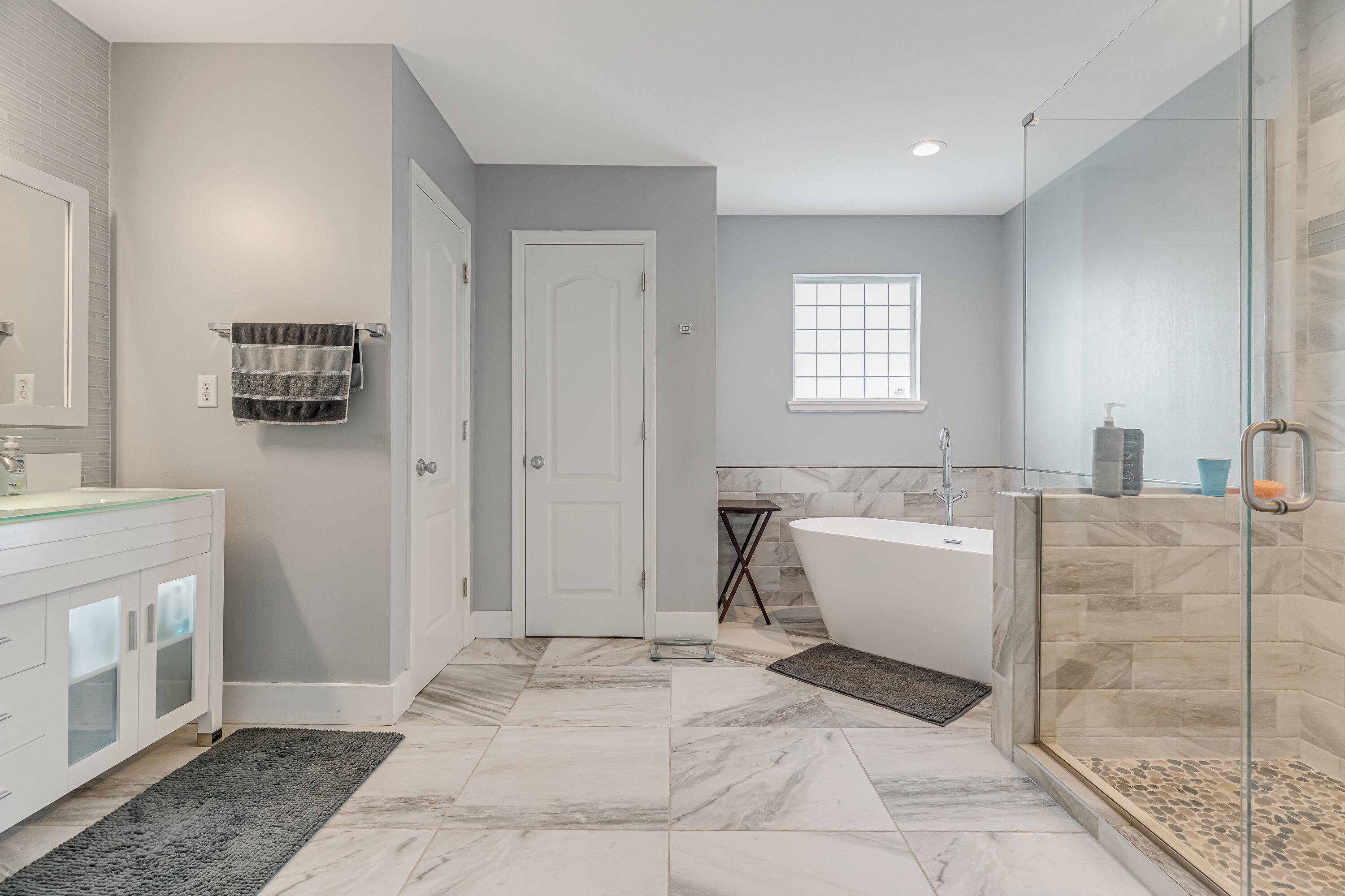 PINECREST - Residential
