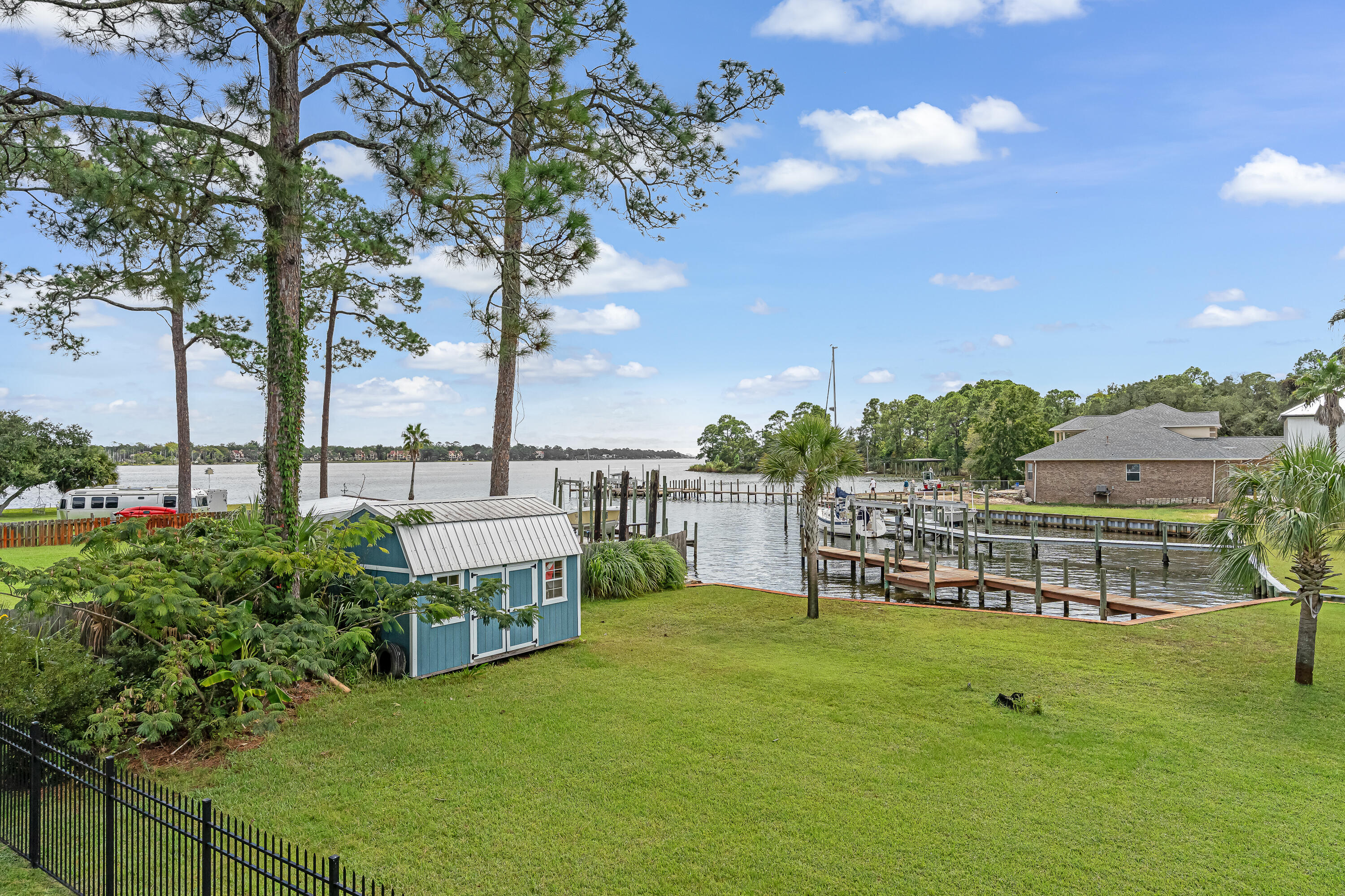 PINECREST - Residential